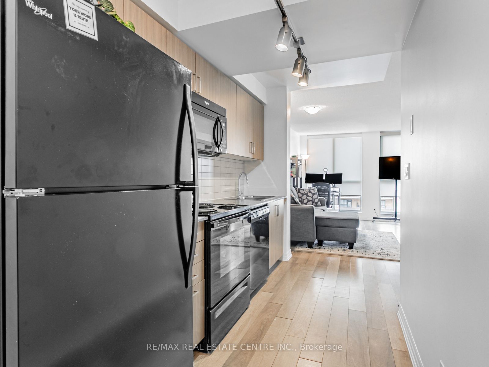 80 Esther Lorrie Drive 720 Property Photo 7