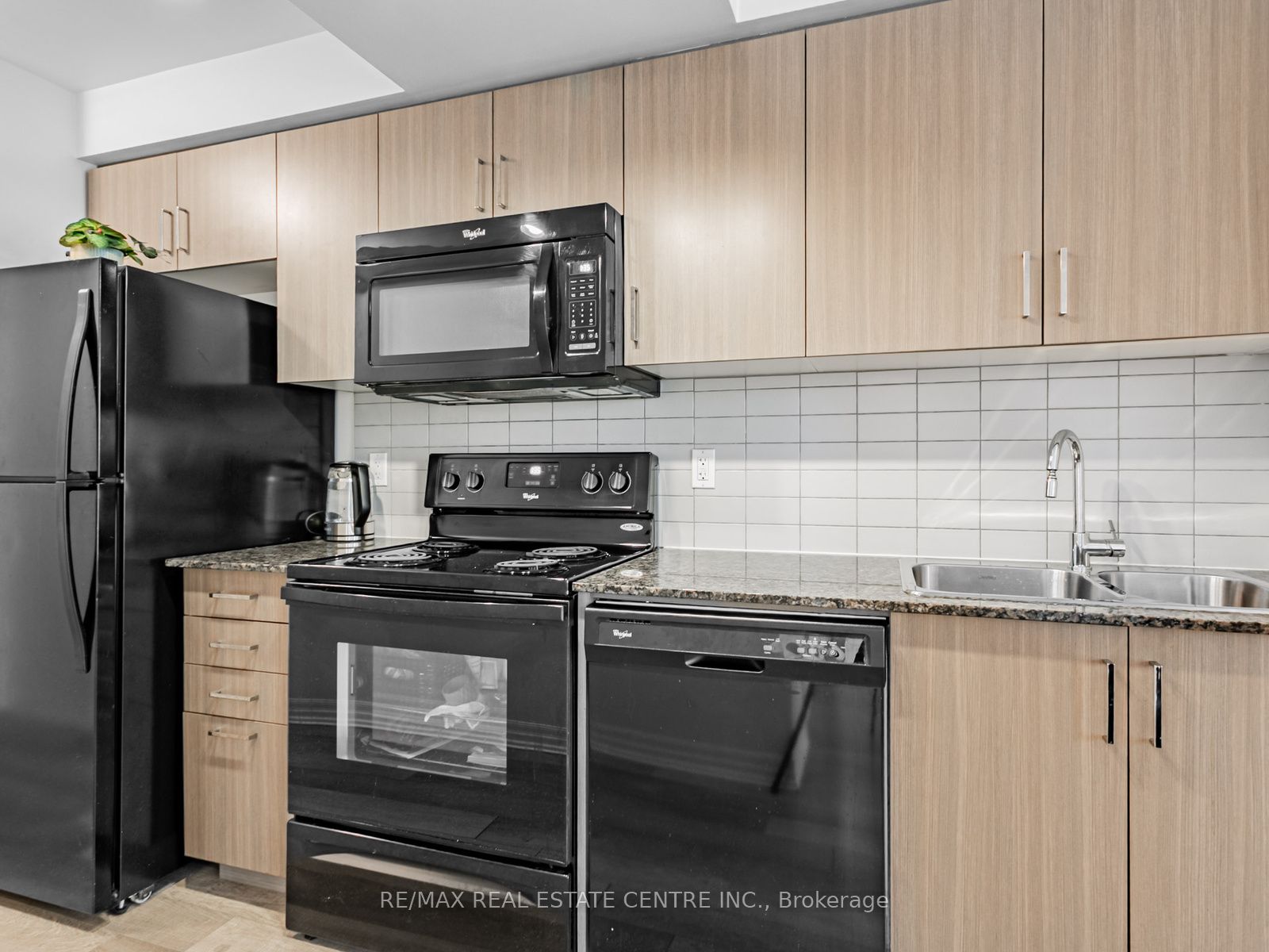 80 Esther Lorrie Drive 720 Property Photo 8