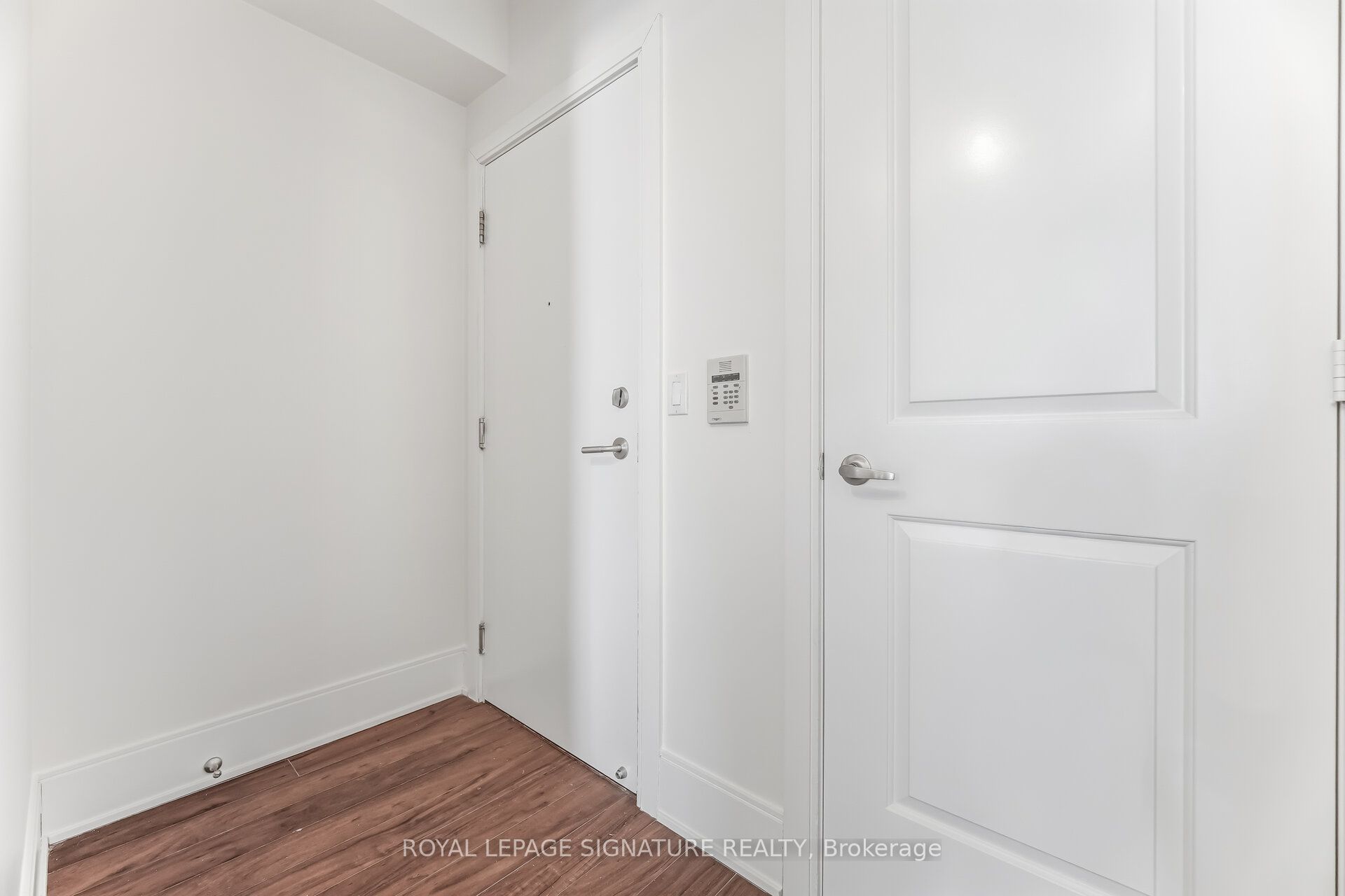 330 Burnhamthorpe Road W 1402 Property Photo 9