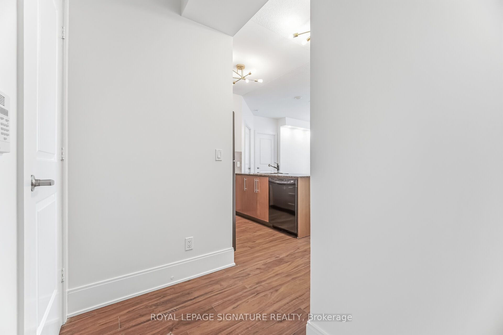 330 Burnhamthorpe Road W 1402 Property Photo 10