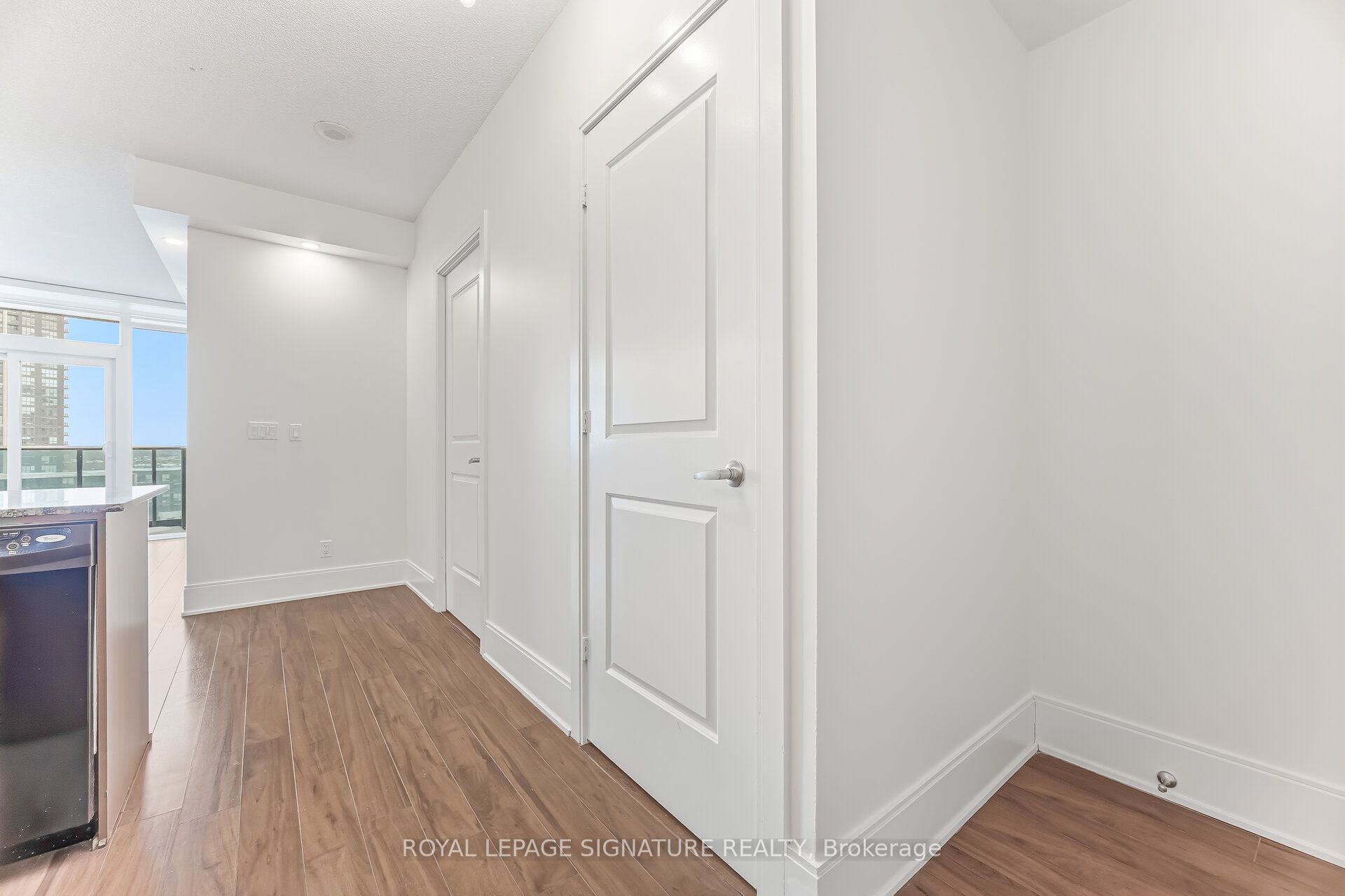 330 Burnhamthorpe Road W 1402 Property Photo 11