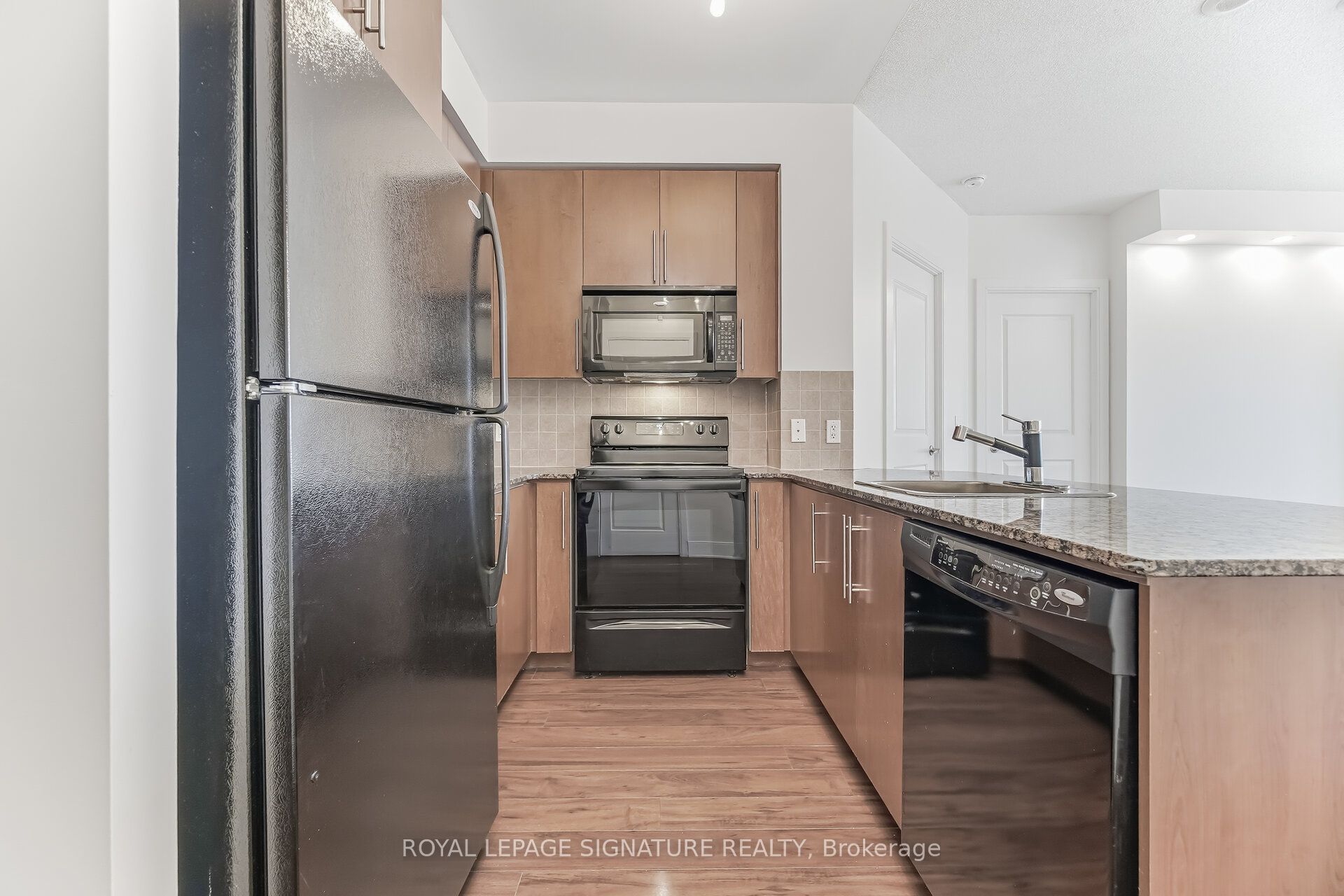 330 Burnhamthorpe Road W 1402 Property Photo 15