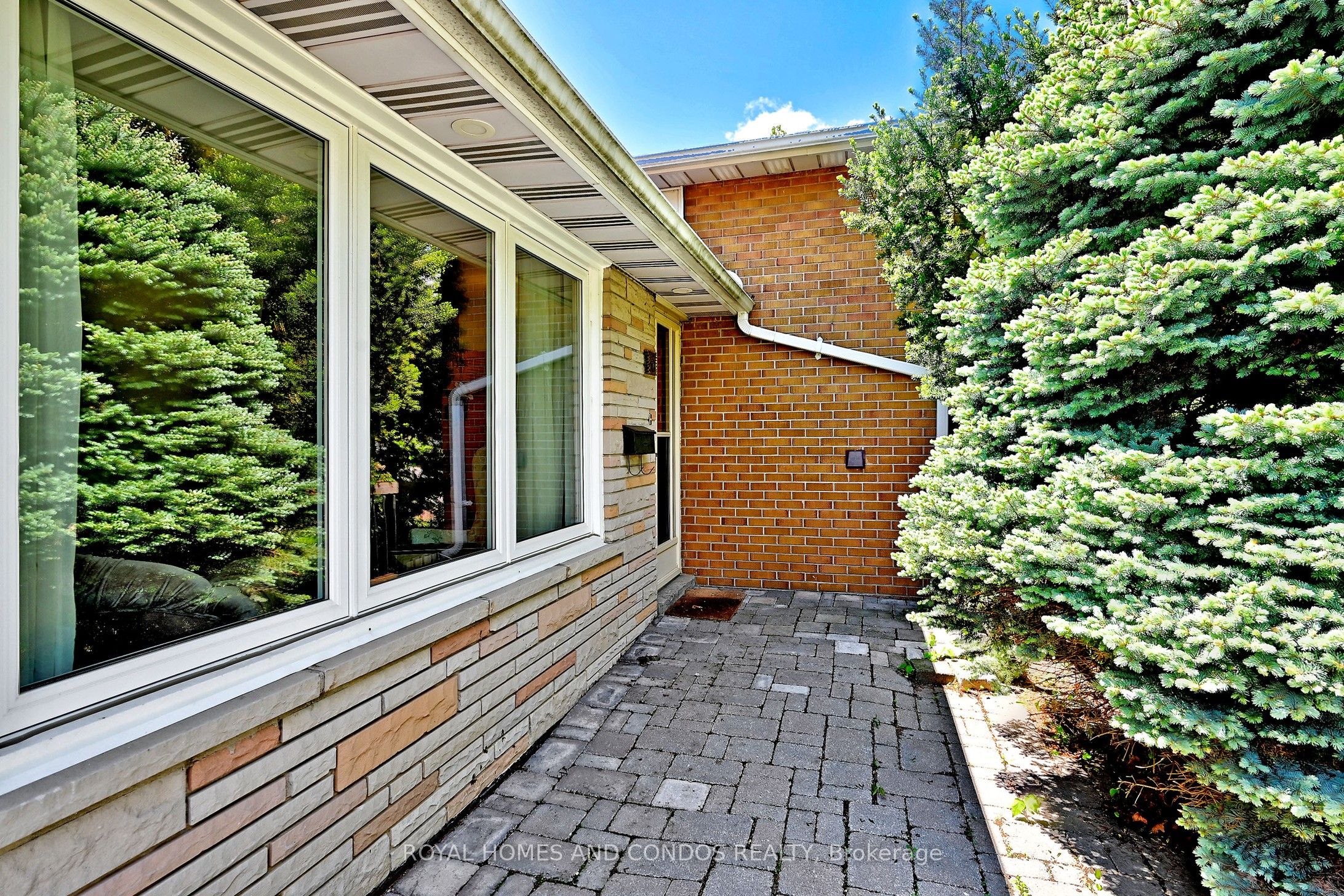 6 Raylawn Crescent Property Photo 6