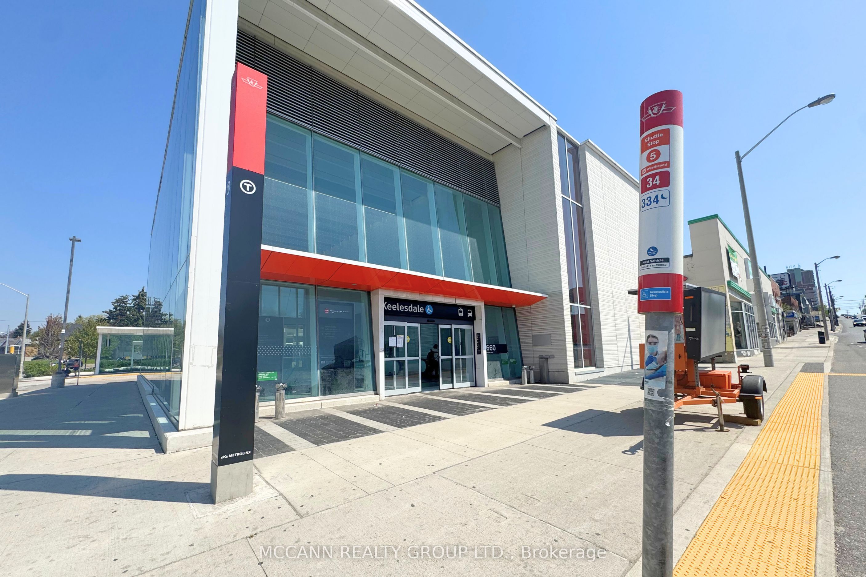 2544 Eglinton Avenue W Property Photo 6