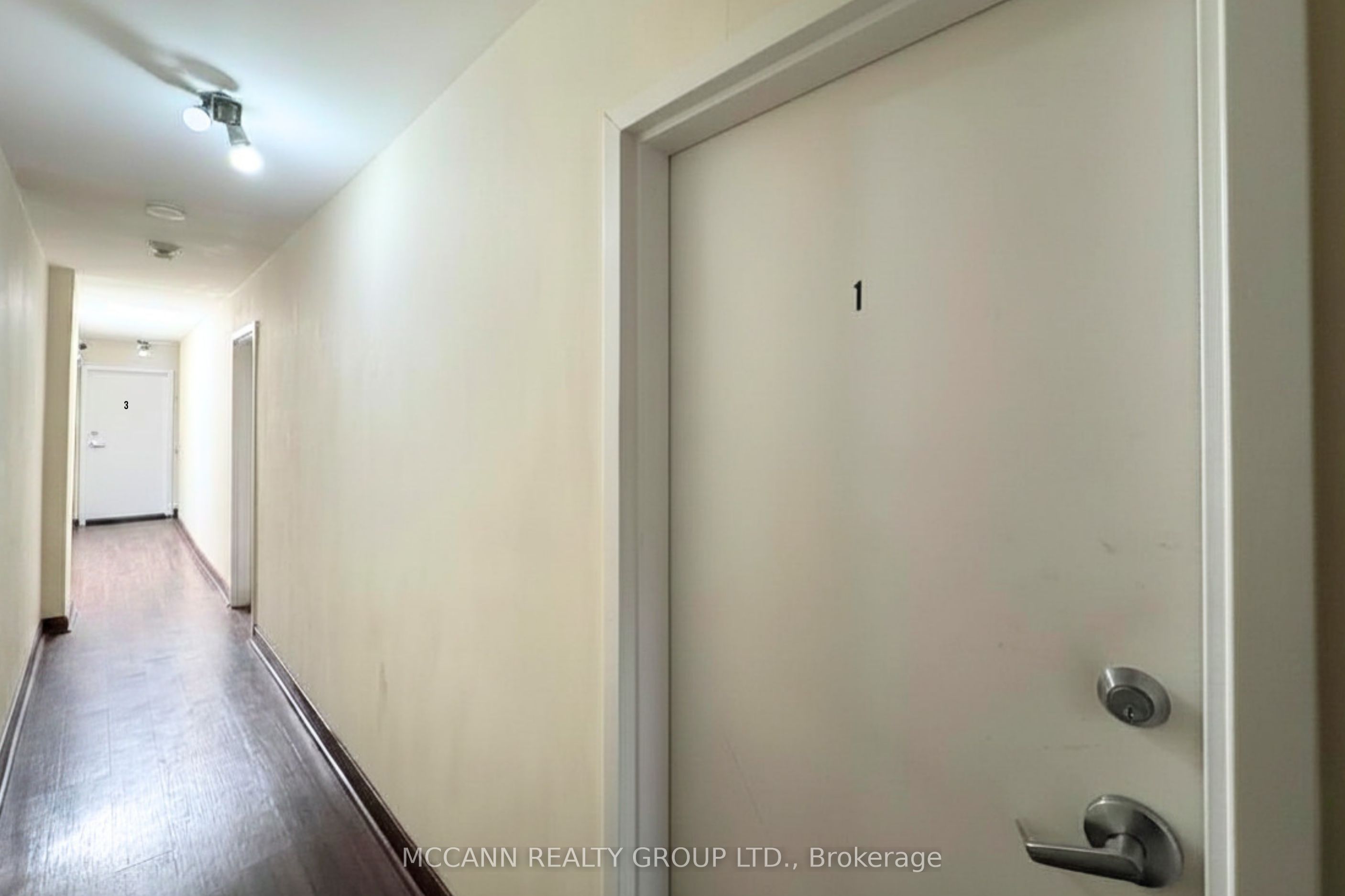 2544 Eglinton Avenue W Property Photo 7