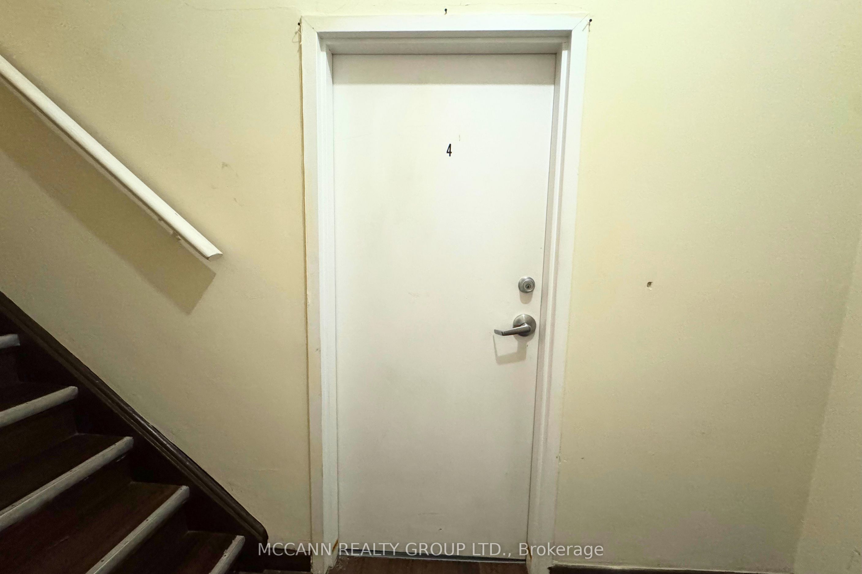 2544 Eglinton Avenue W Property Photo 11