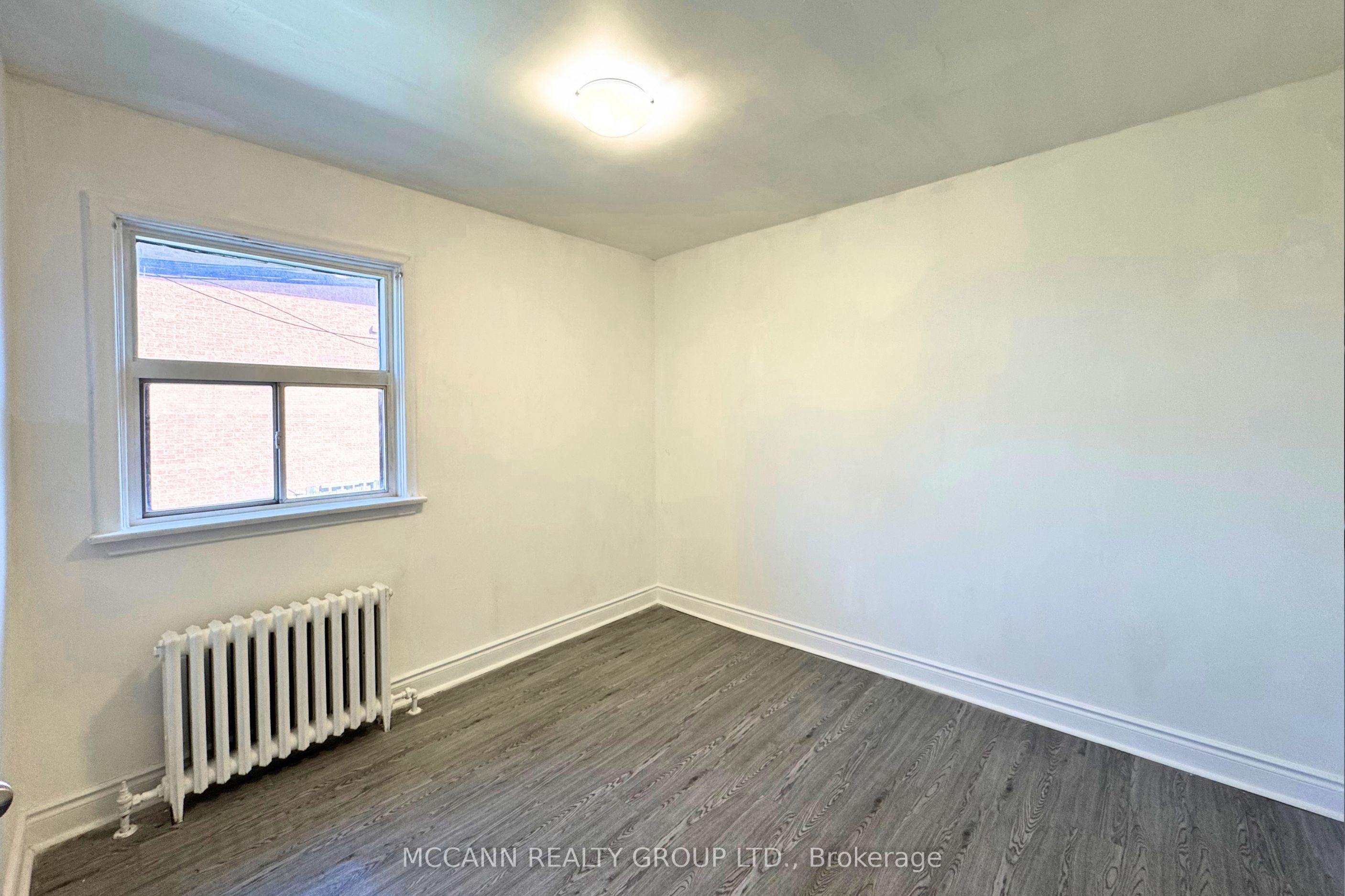 2544 Eglinton Avenue W Property Photo 13