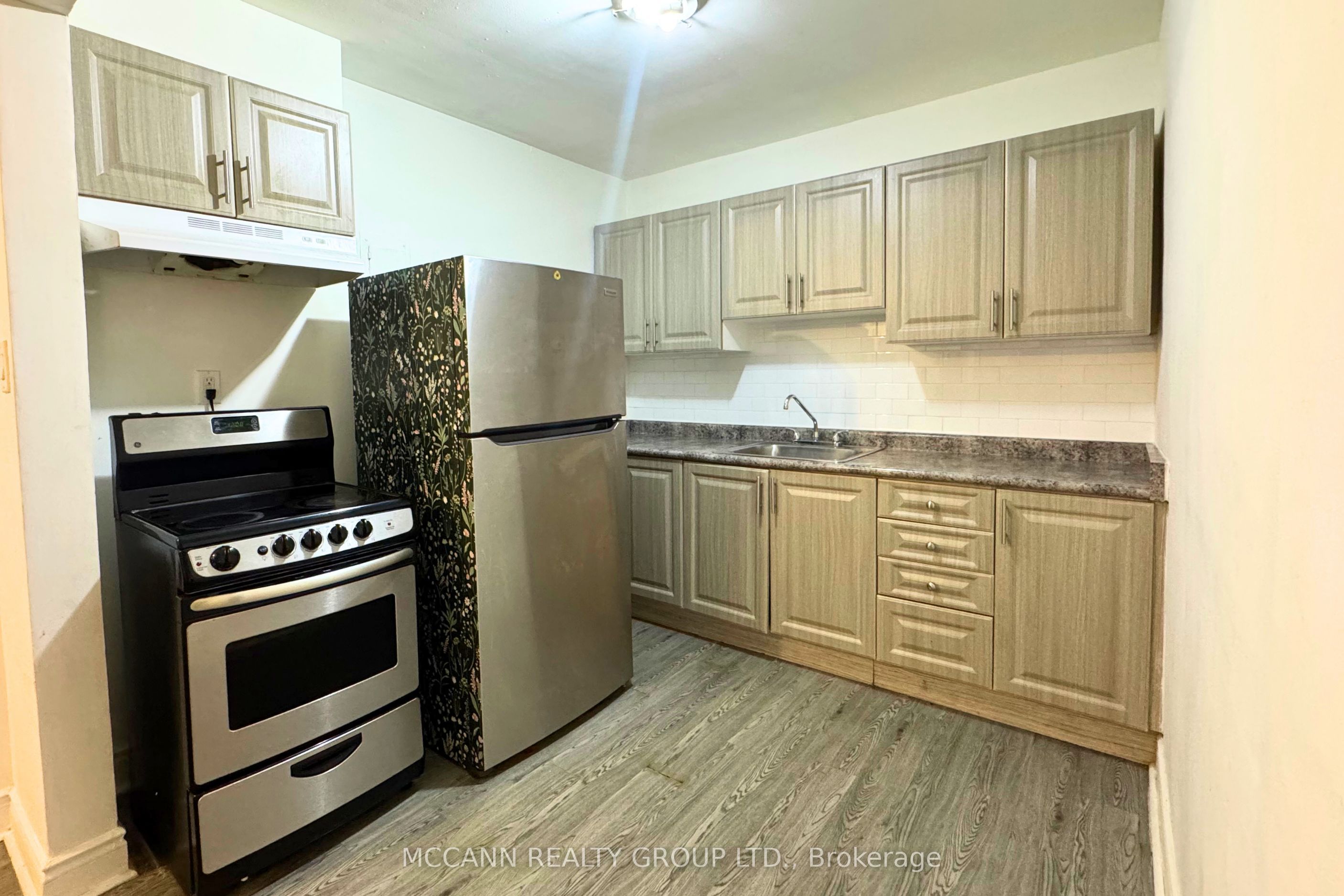2544 Eglinton Avenue W Property Photo 15