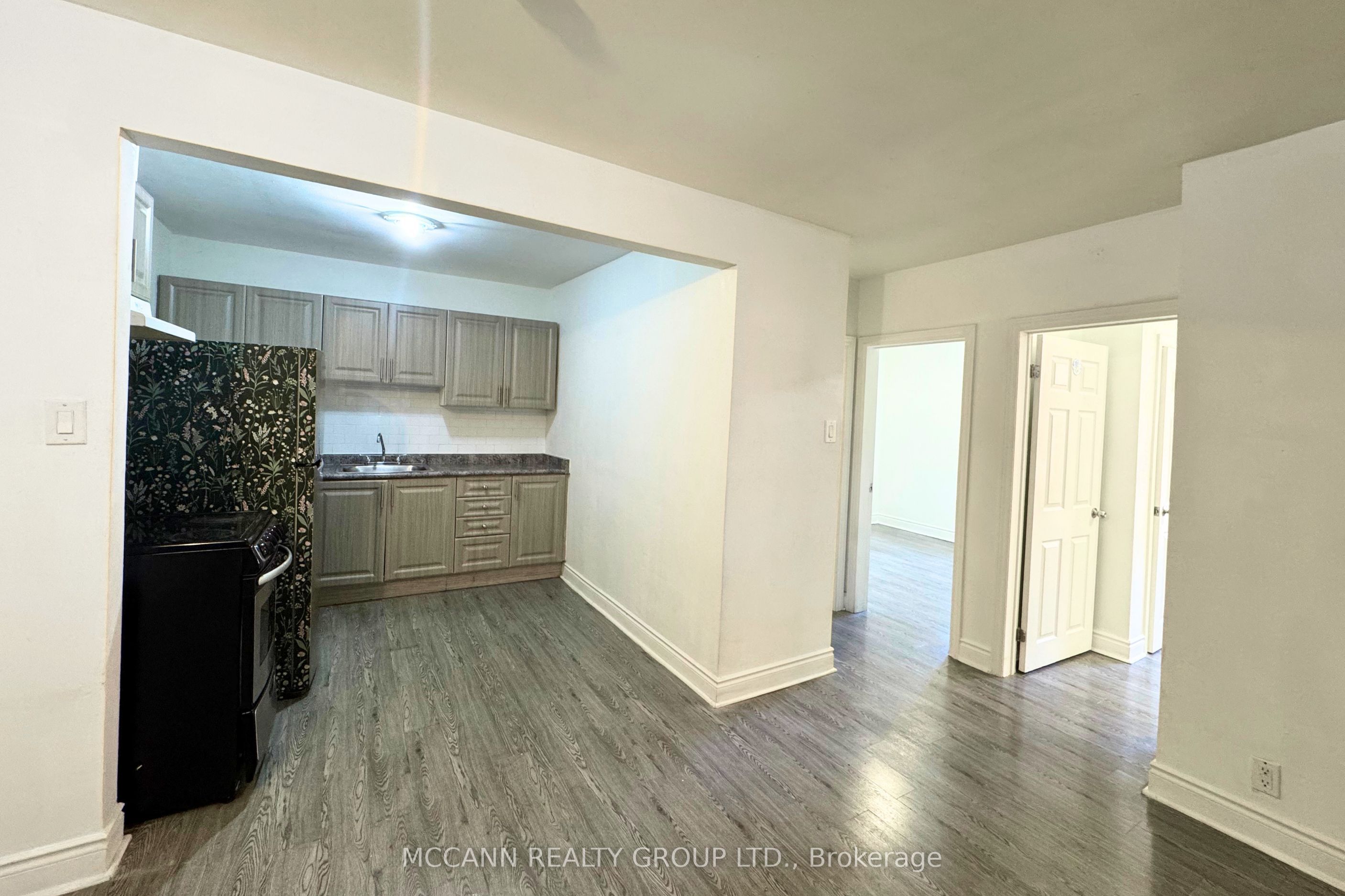 2544 Eglinton Avenue W Property Photo 16