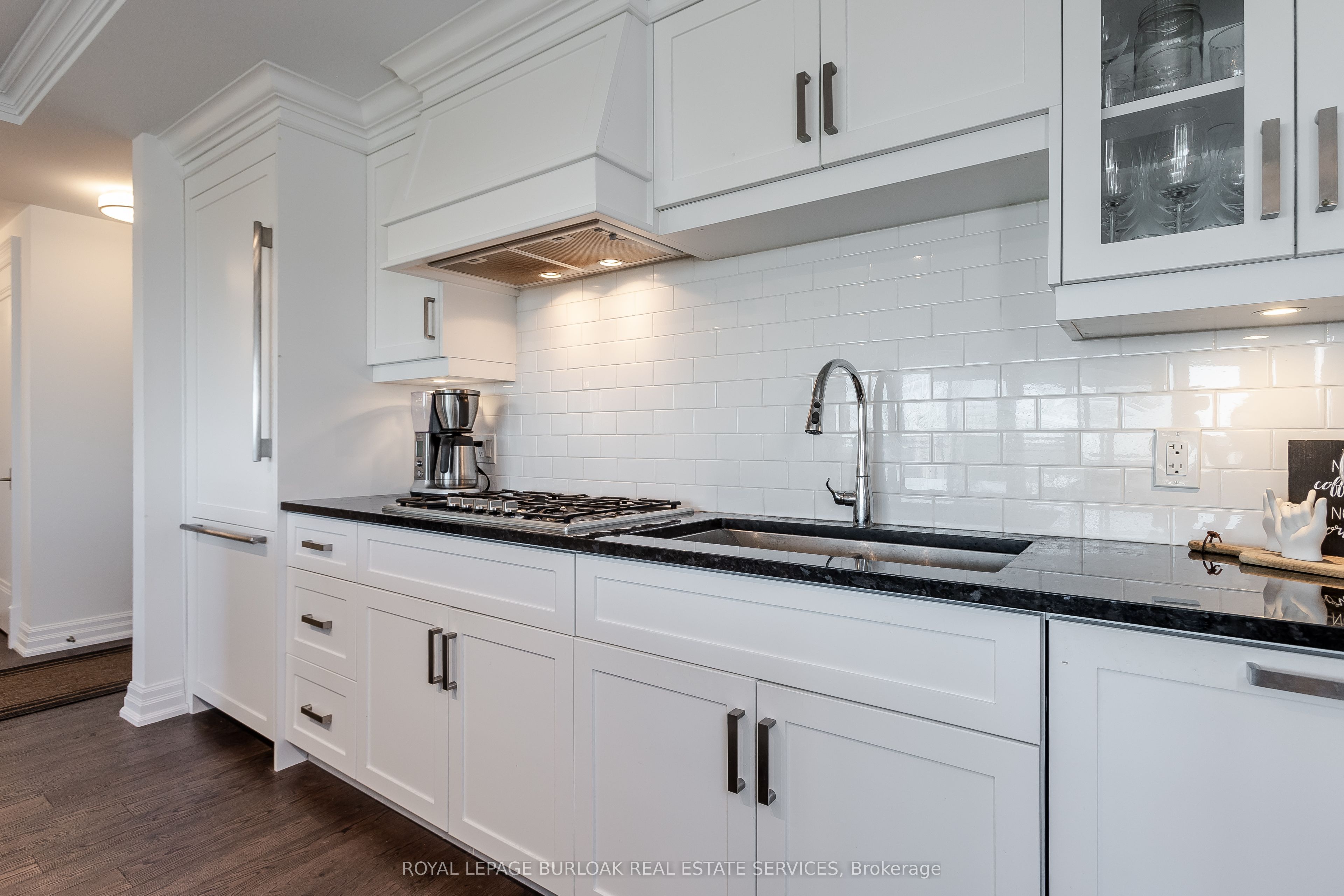2060 Lakeshore Road 1303 Property Photo 6