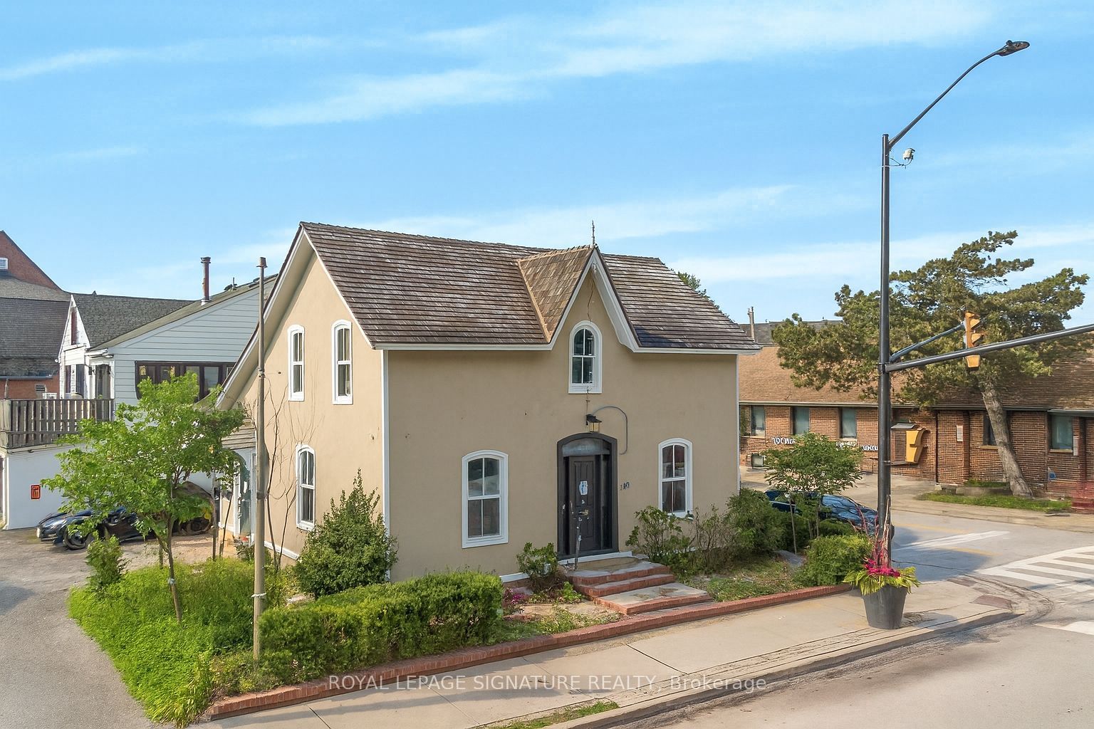 140 Trafalgar Road Property Photo 4