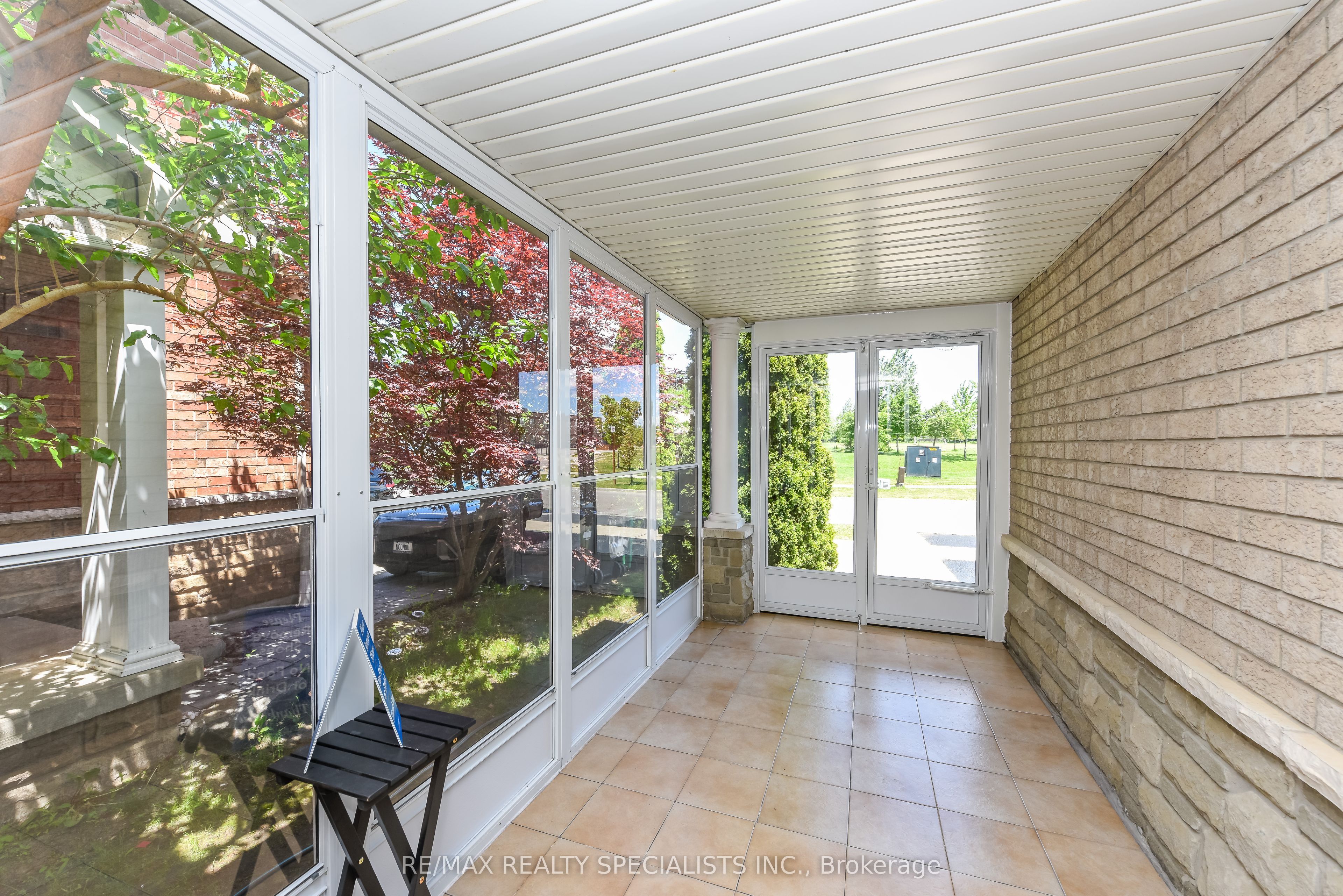 5624 Freshwater Drive Property Photo 2