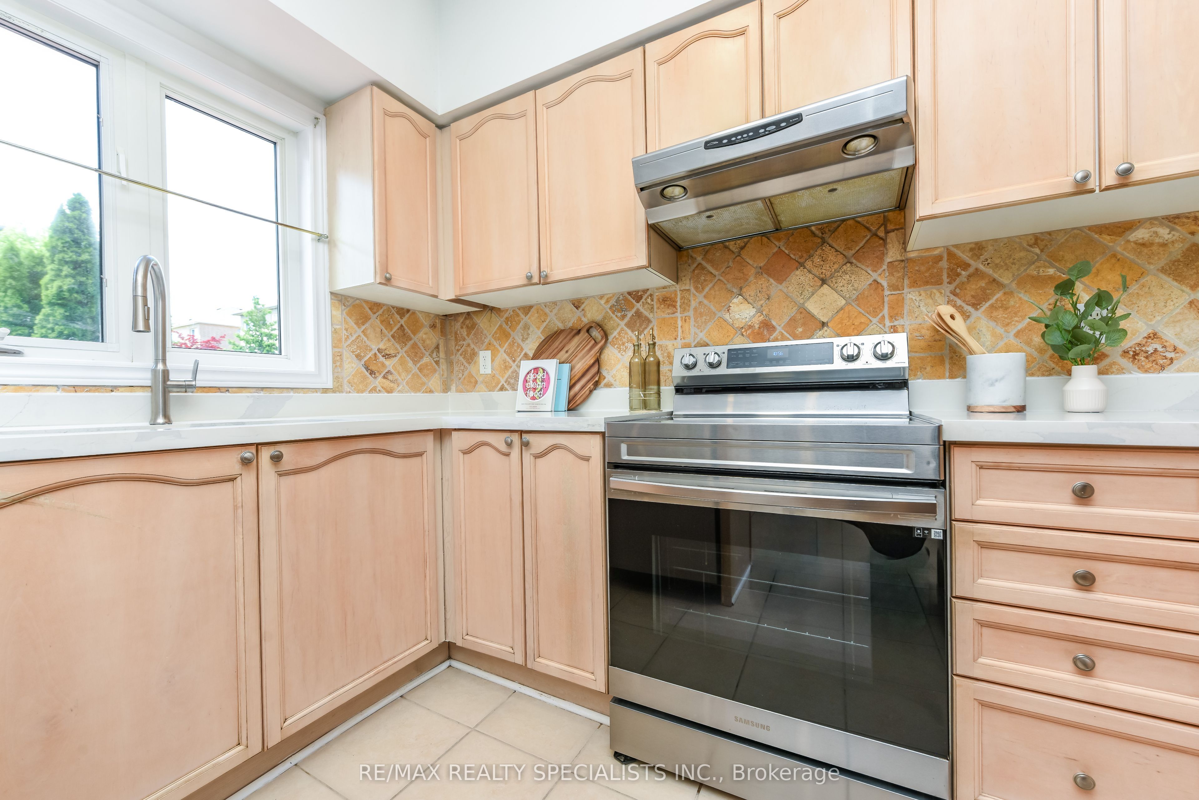 5624 Freshwater Drive Property Photo 12