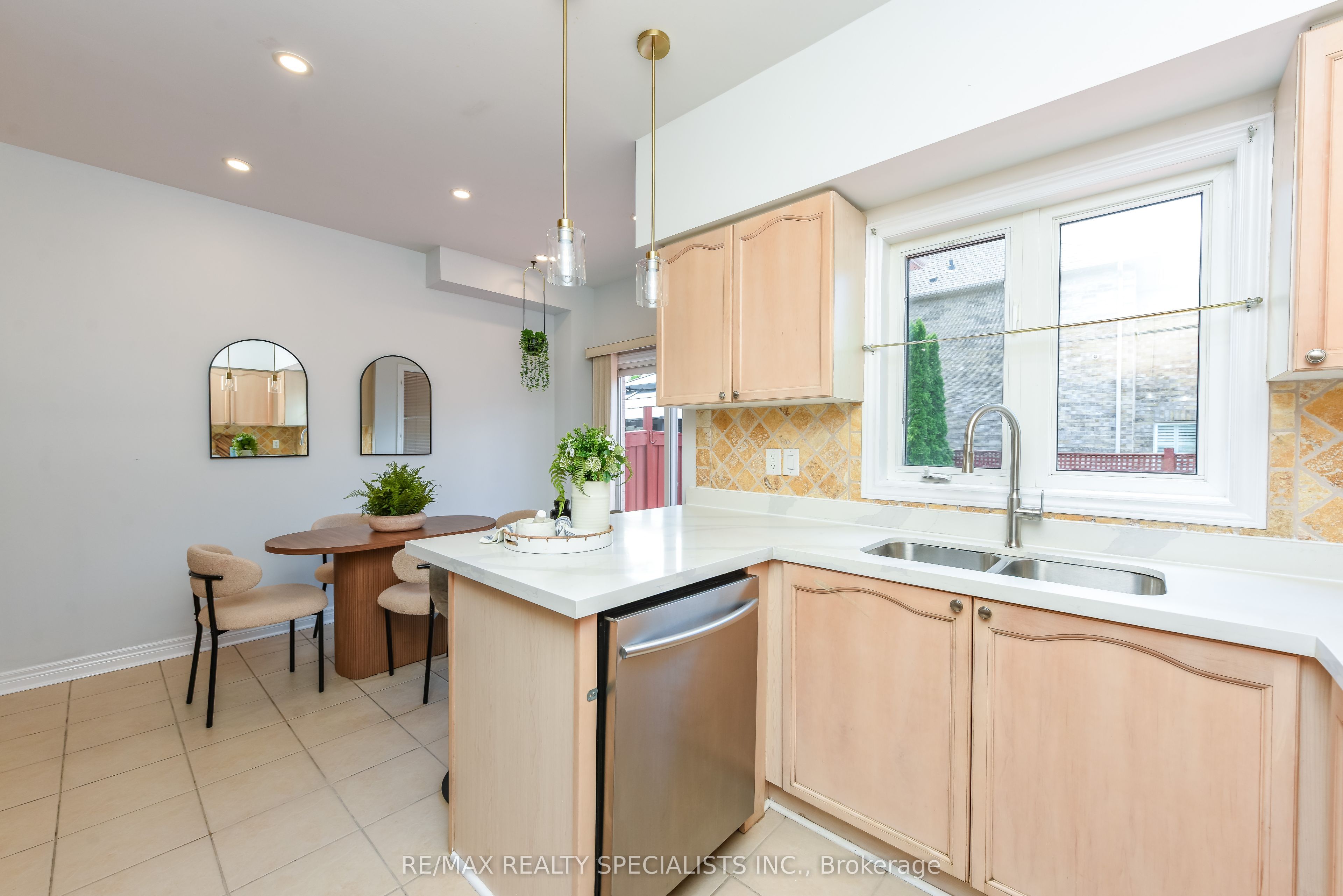 5624 Freshwater Drive Property Photo 13