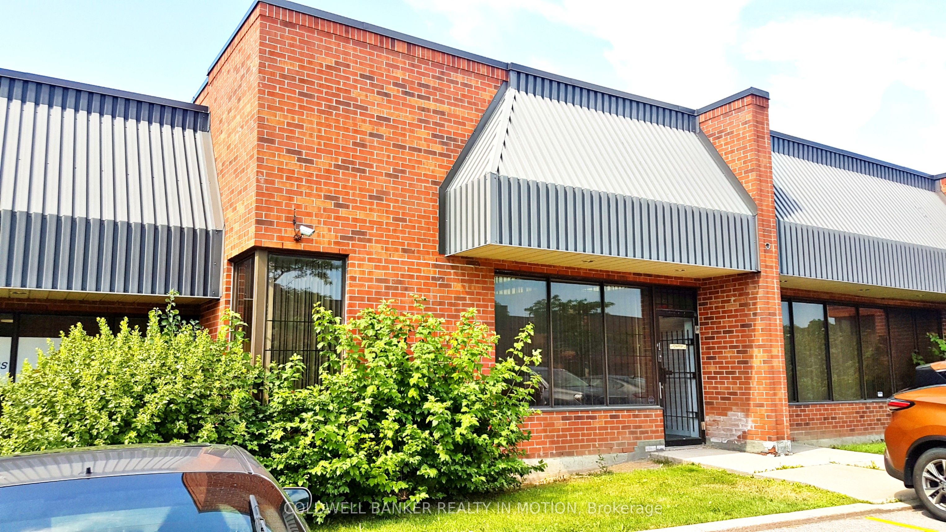 215 Traders Boulevard E #7 Property Photo 1