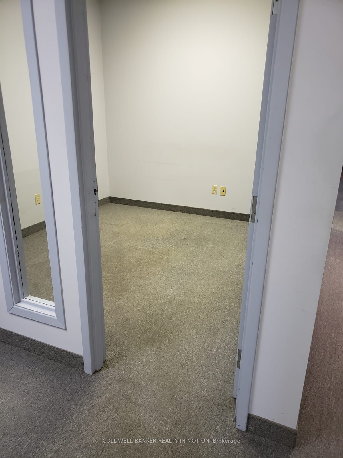 215 Traders Boulevard E #7 Property Photo 3