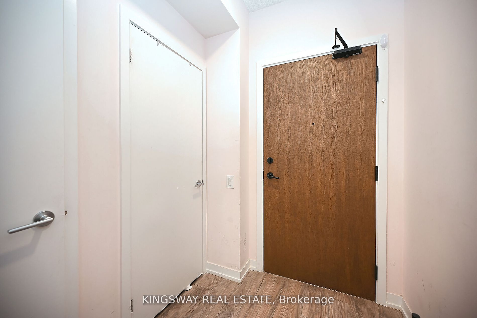 4065 Confederation Parkway 1410 Property Photo 5
