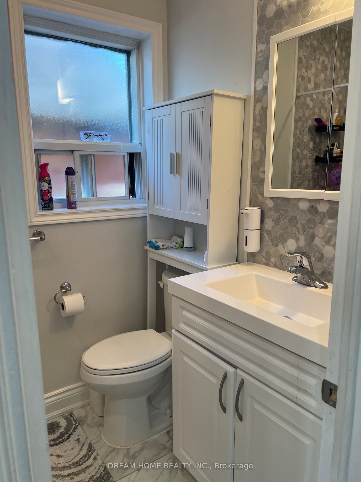 376 Blackthorn Avenue Upper Property Photo 11