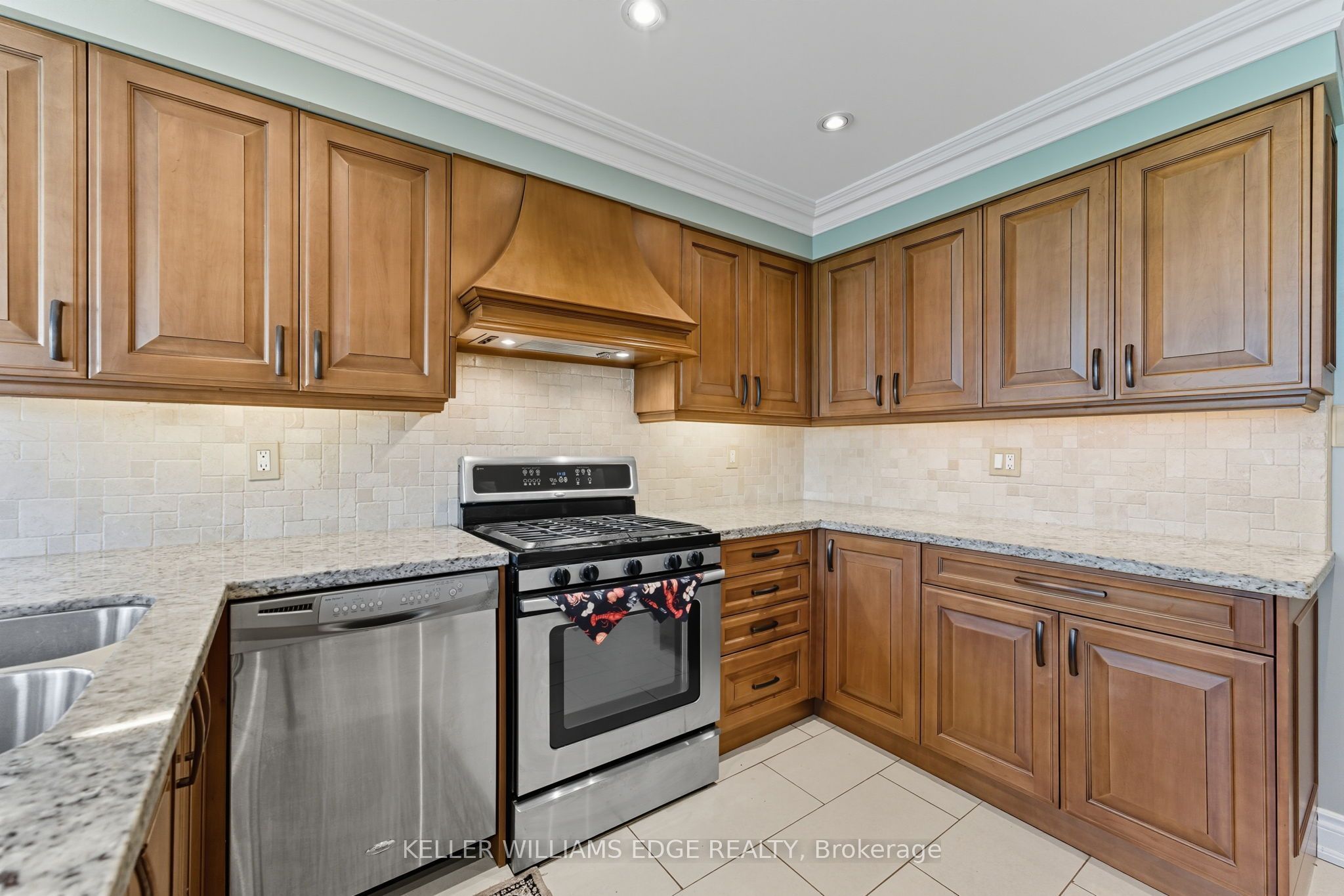 3043 Vanderbilt Road Property Photo 7