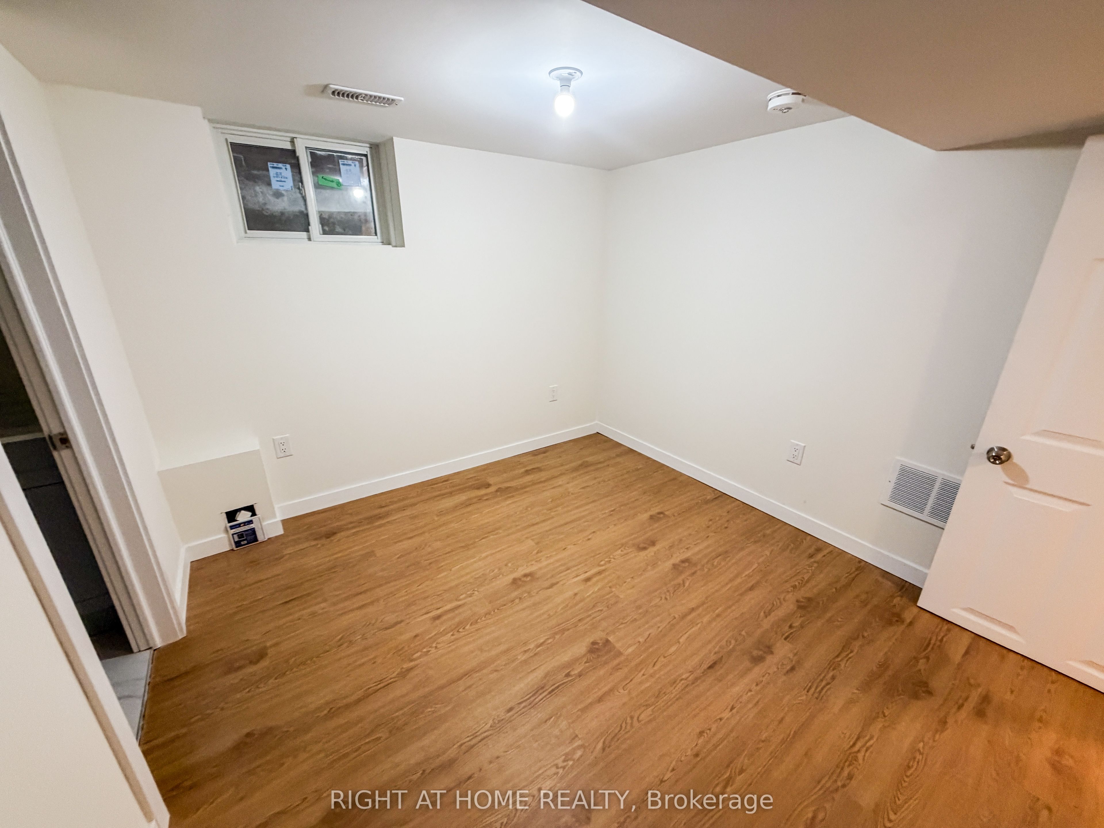 300 South Kingsway Basement Property Photo 5
