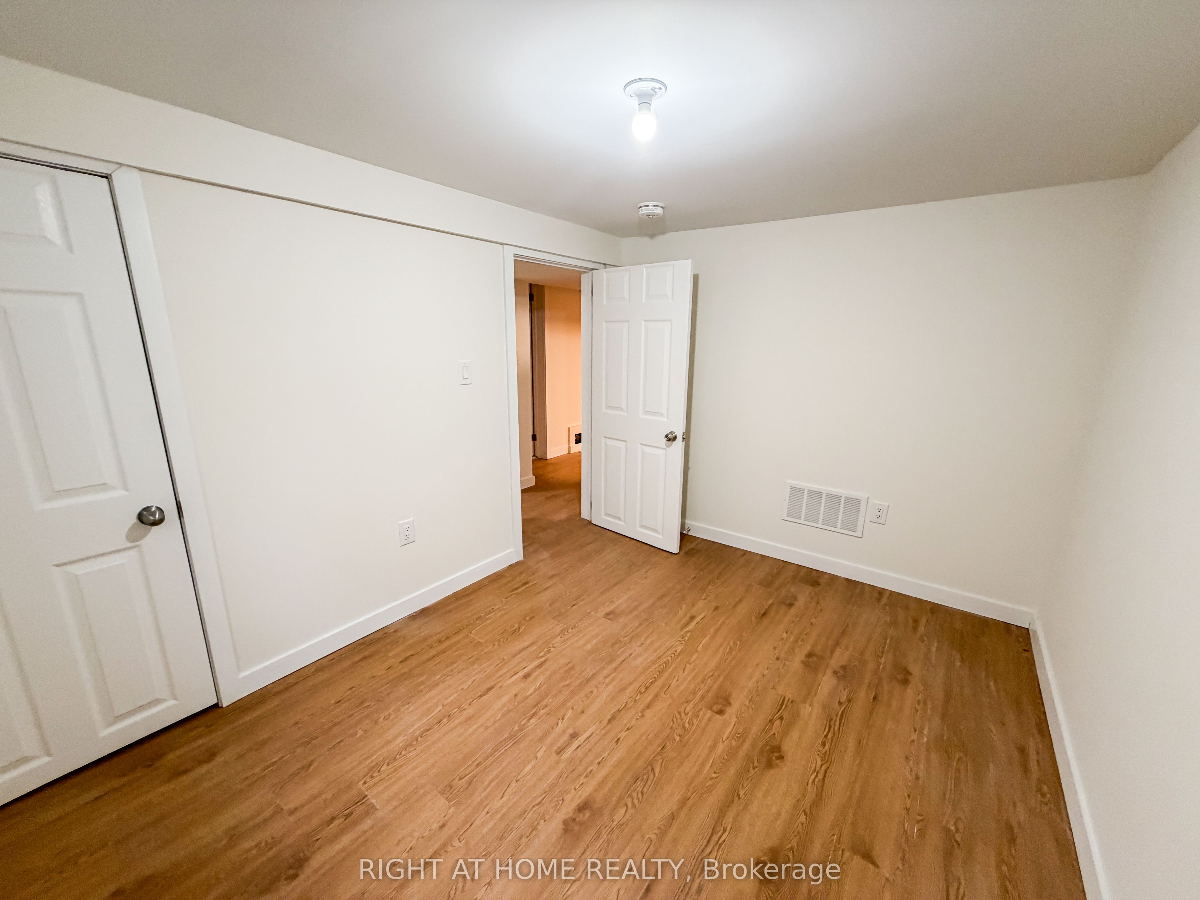 300 South Kingsway Basement Property Photo 6
