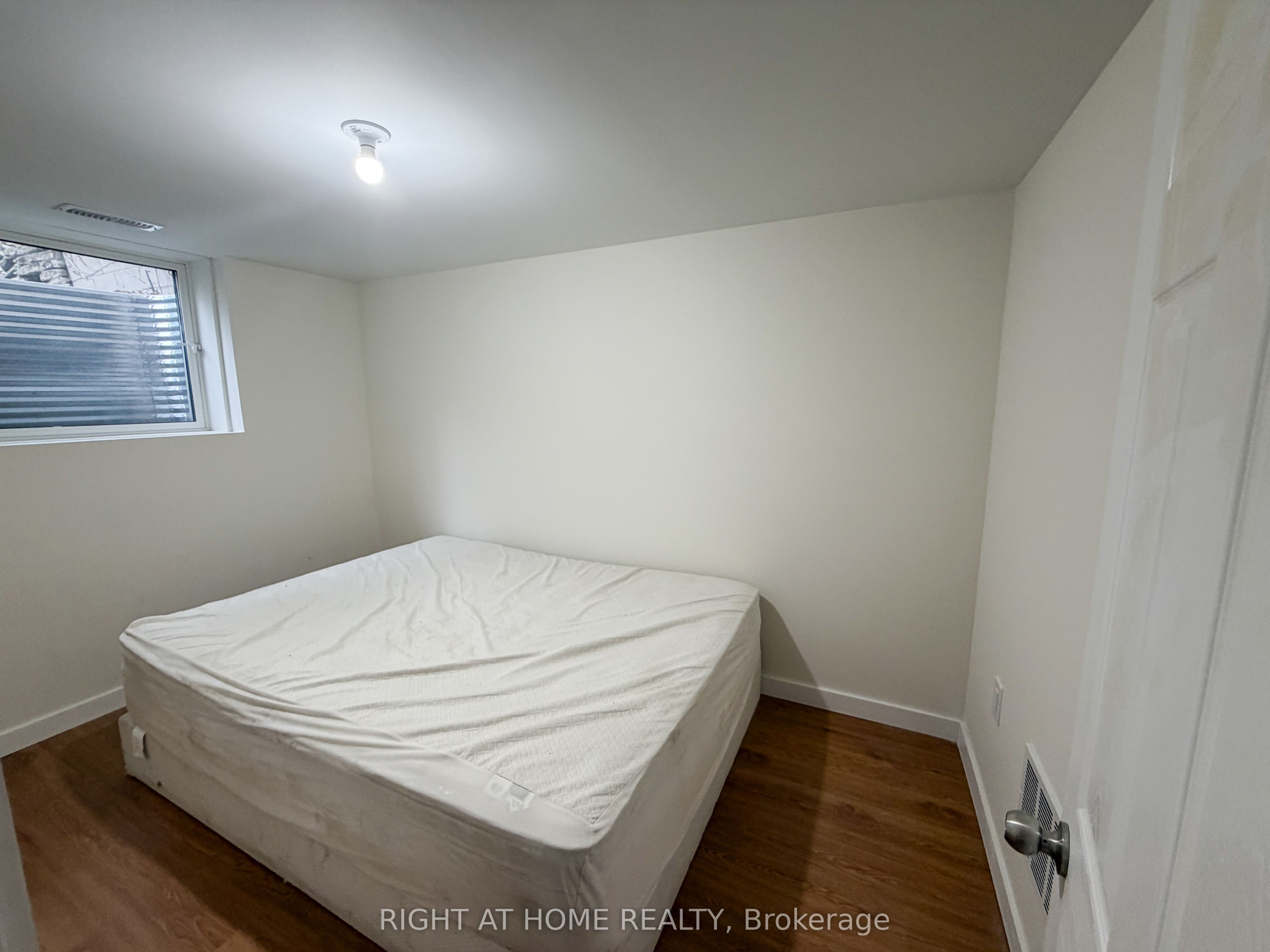 300 South Kingsway Basement Property Photo 7