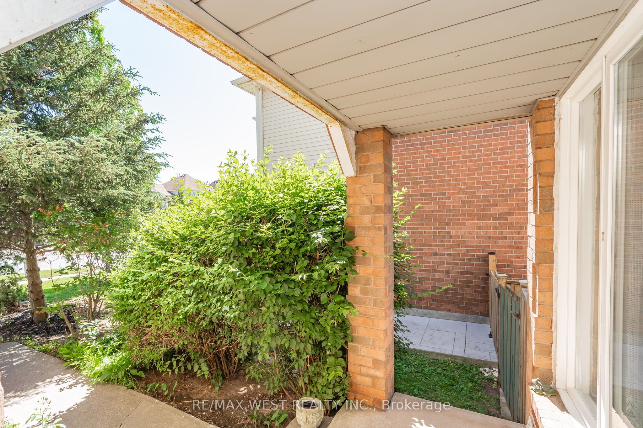 1216 Leewood Drive Property Photo 3
