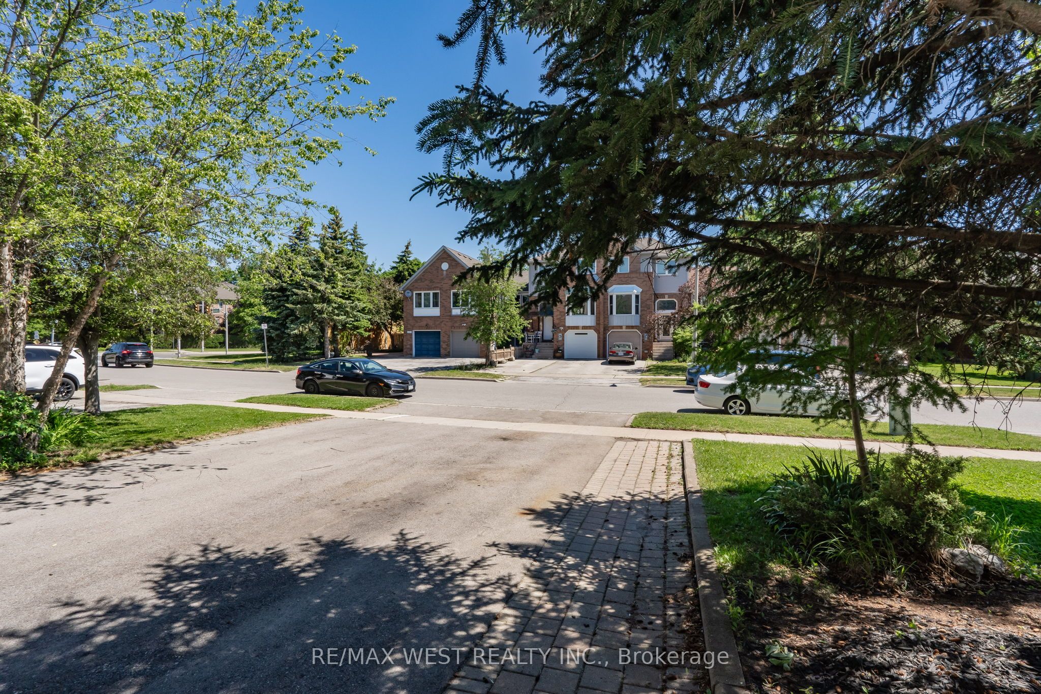 1216 Leewood Drive Property Photo 4