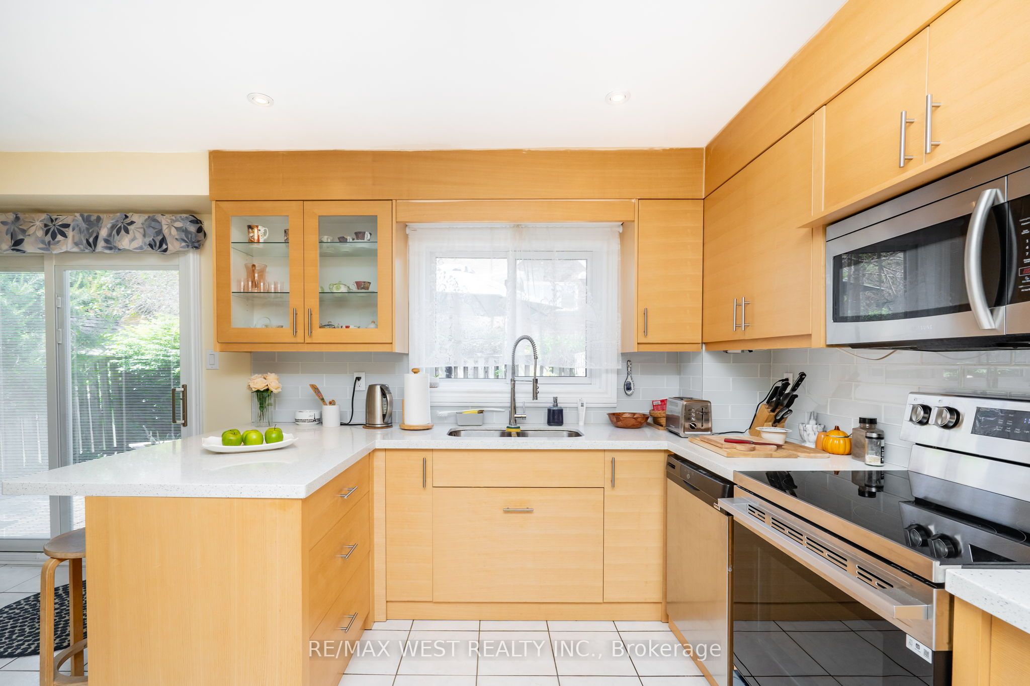 1216 Leewood Drive Property Photo 18