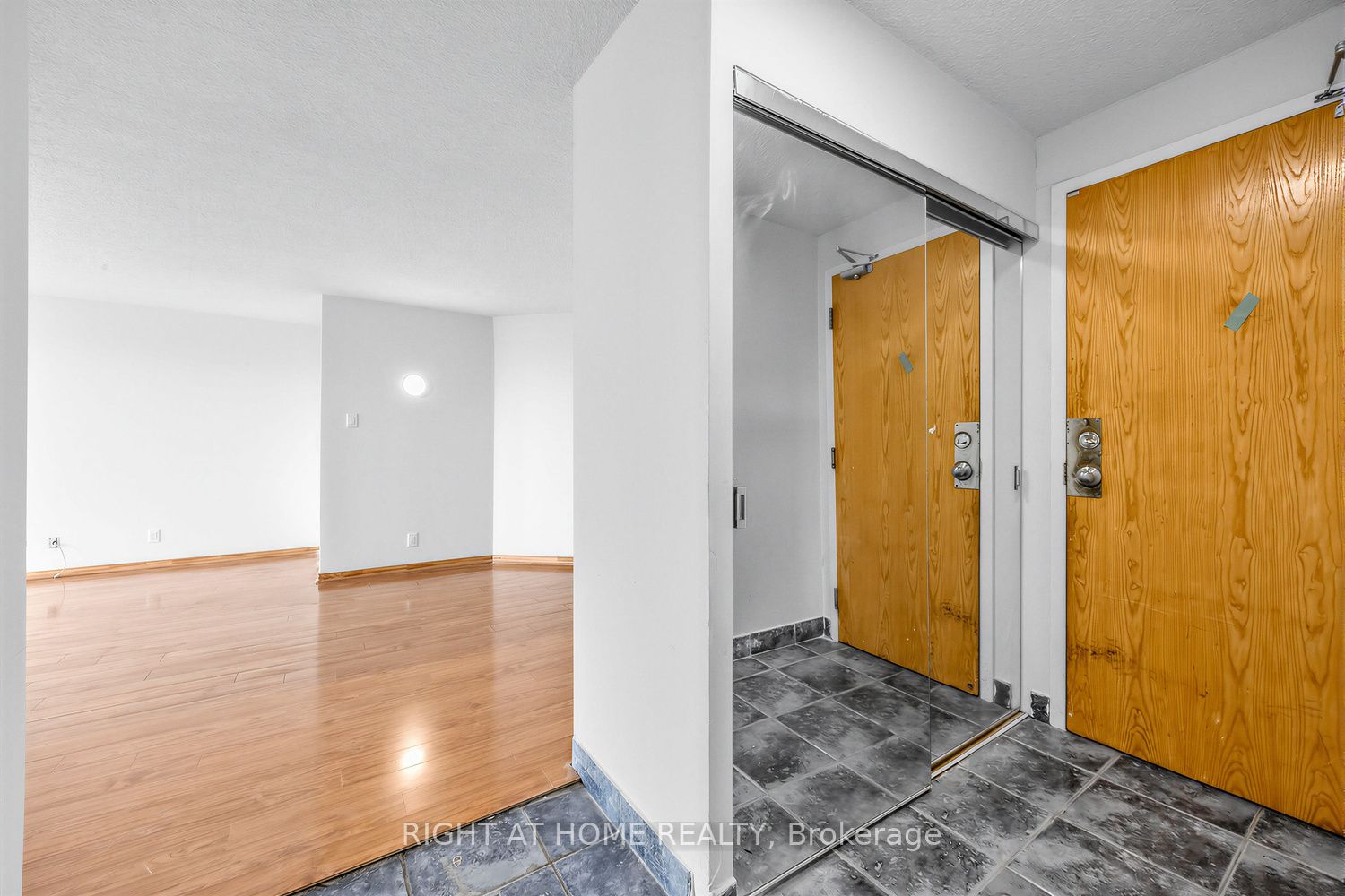 41 Markbrook Lane 1711 Property Photo 4