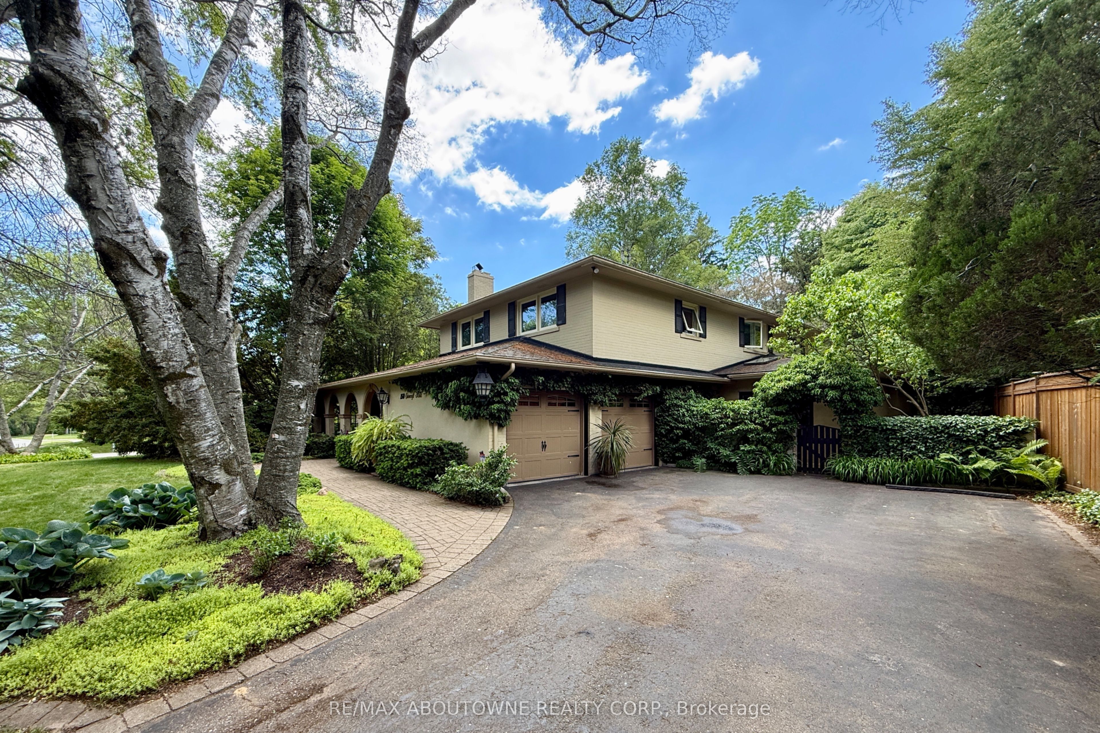 150 Cairncroft Road Property Photo 4