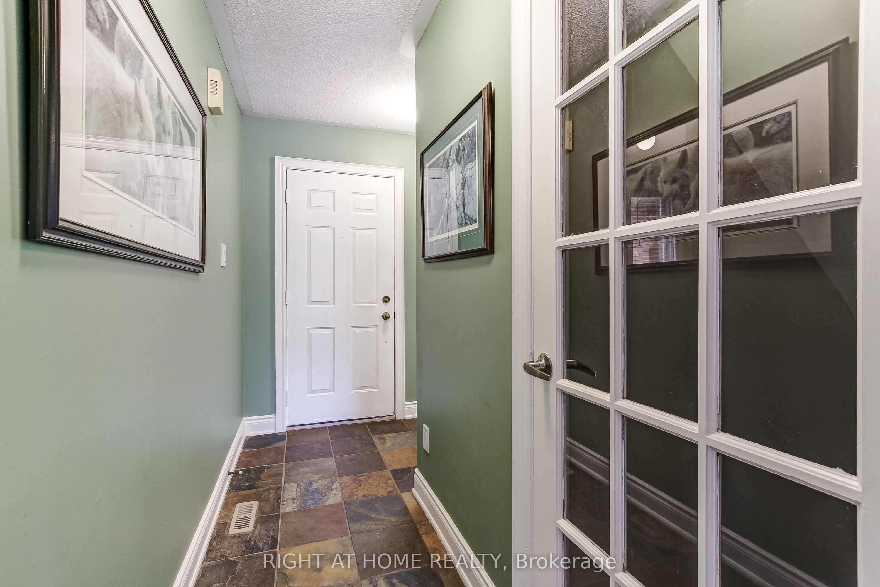 406 Levanna Lane Property Photo 6