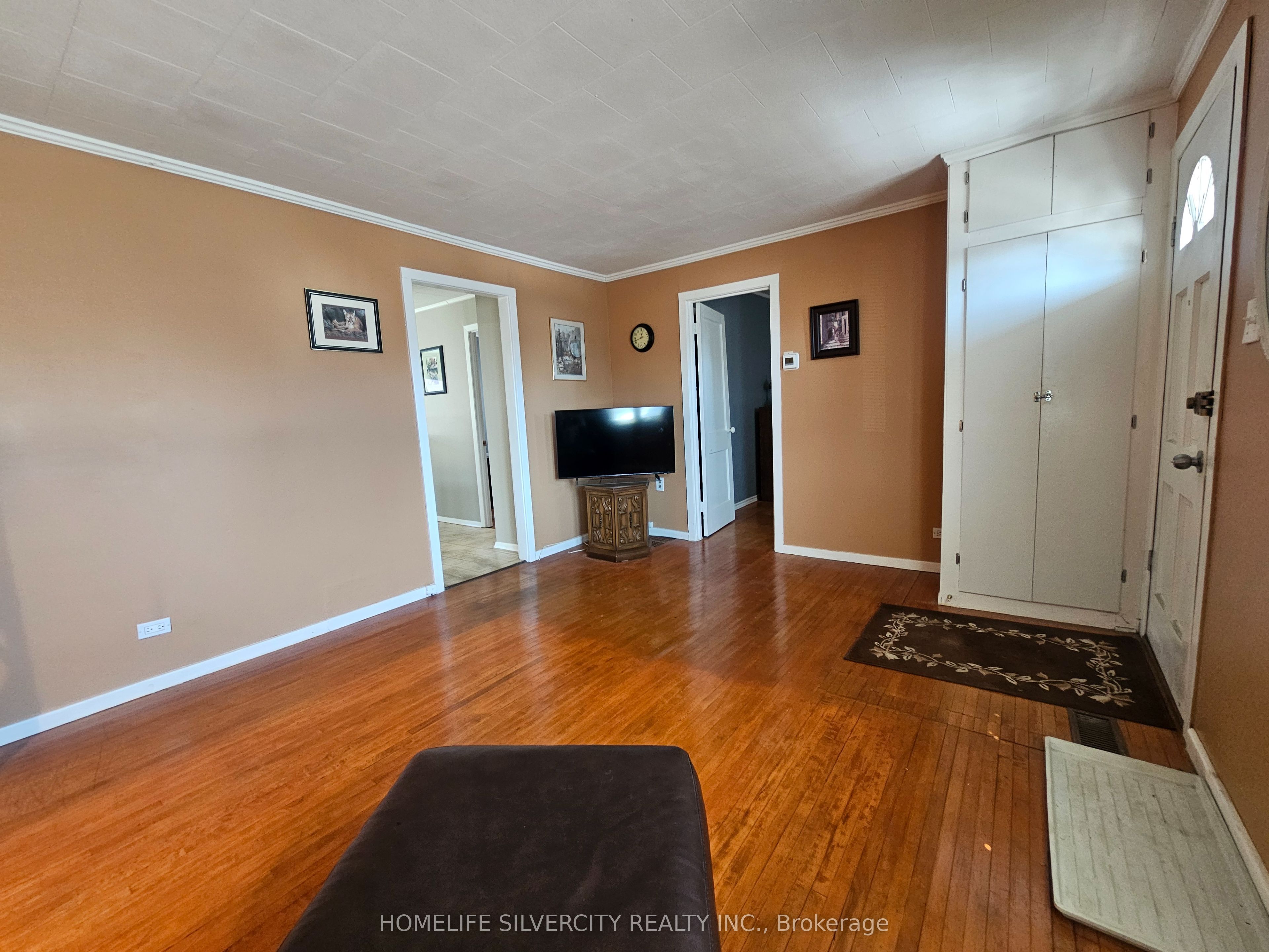 3067 Churchill Avenue Property Photo 6