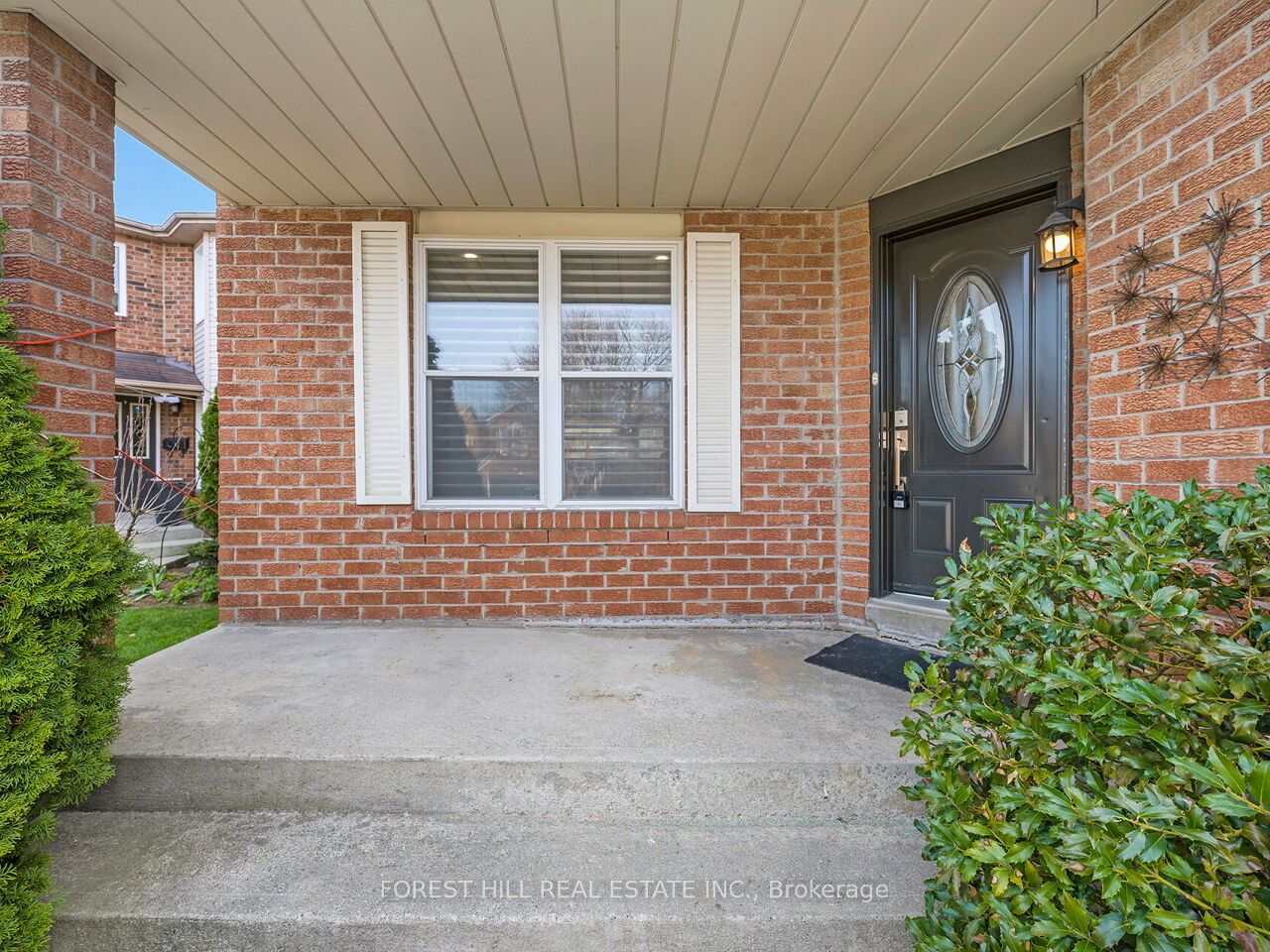 4174 Rossland Crescent Property Photo 3
