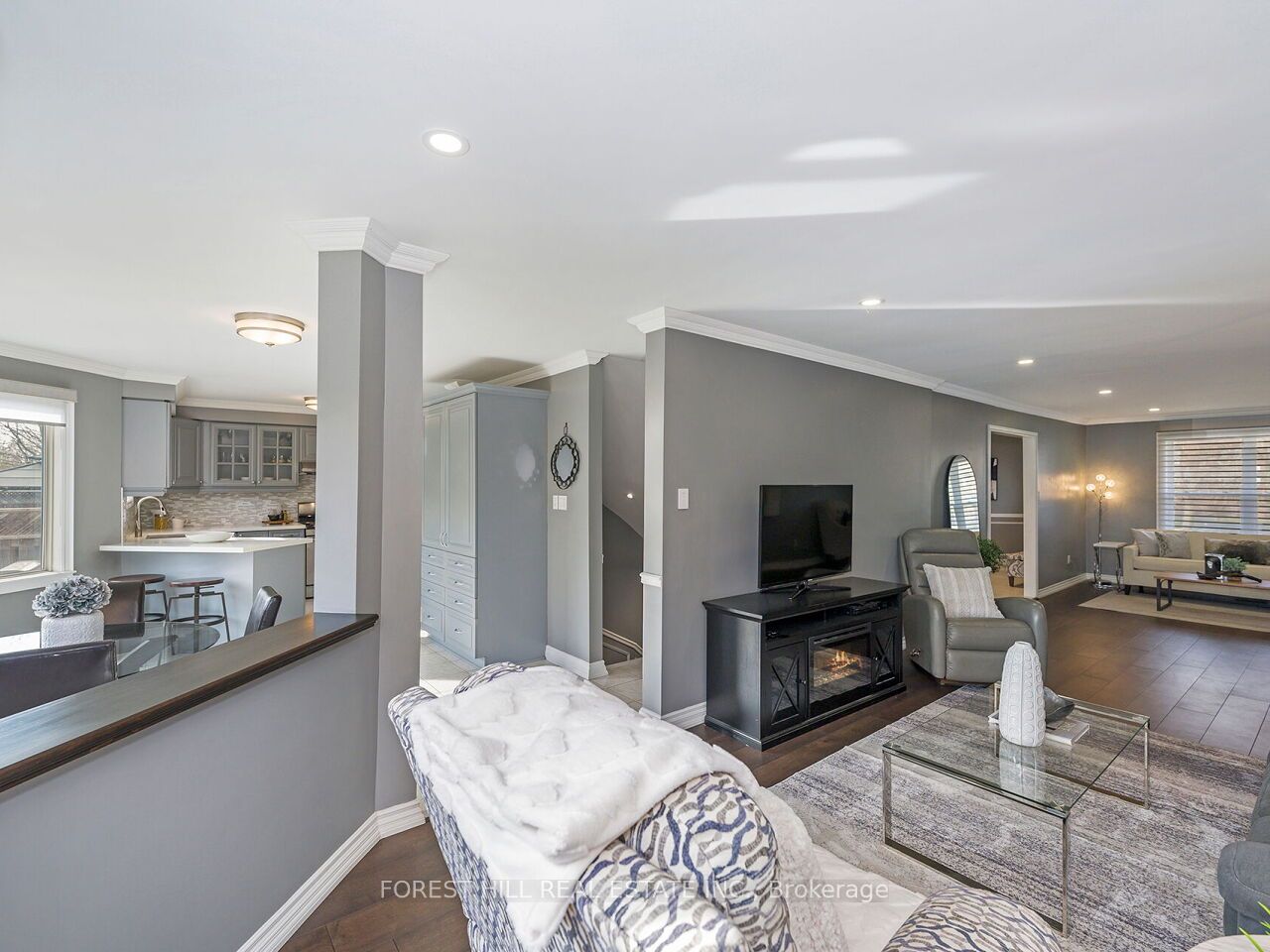 4174 Rossland Crescent Property Photo 8