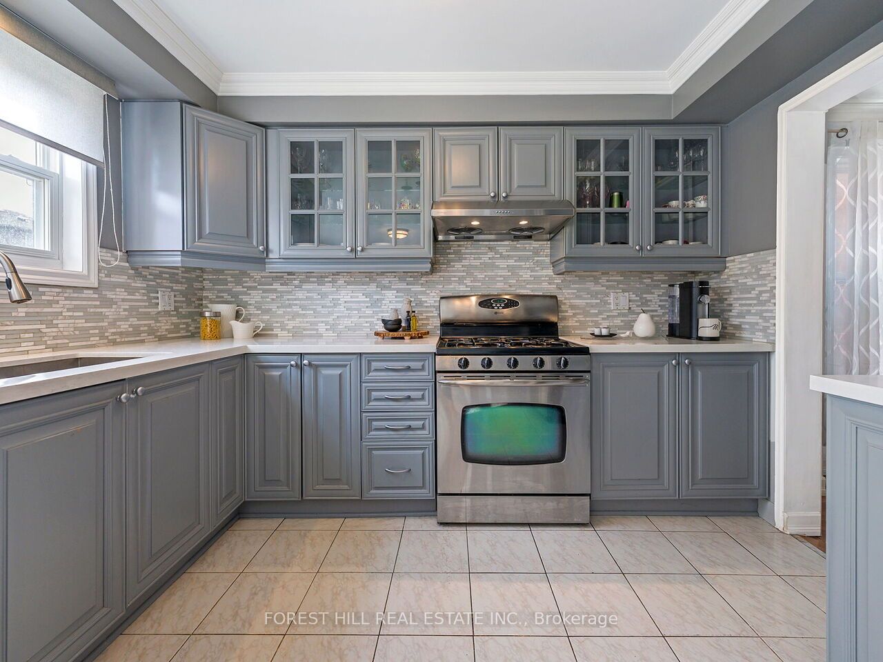 4174 Rossland Crescent Property Photo 9