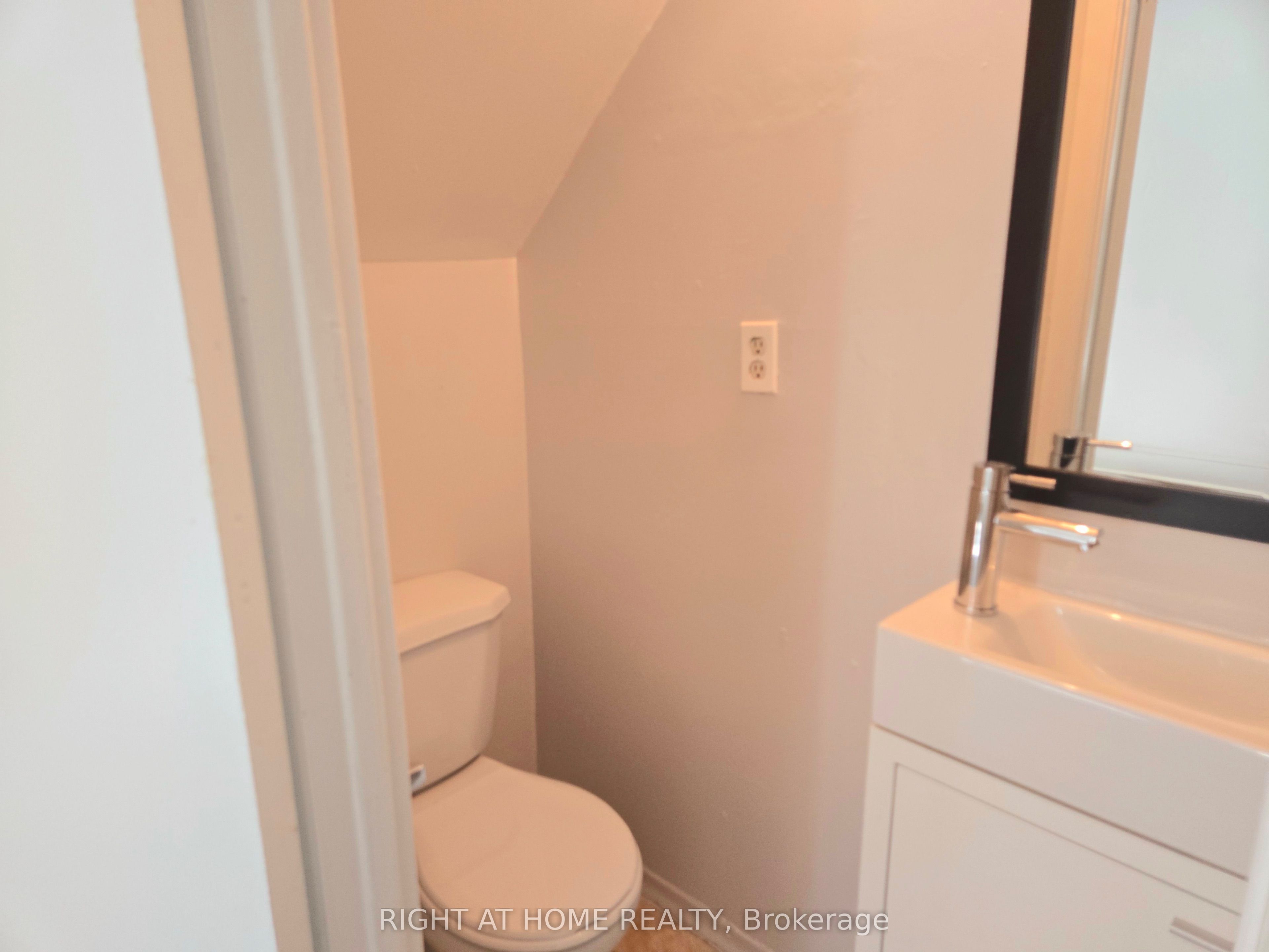 236 Sterling Road Main Property Photo 3