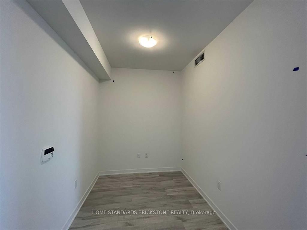 W13420778 Property Photo 6