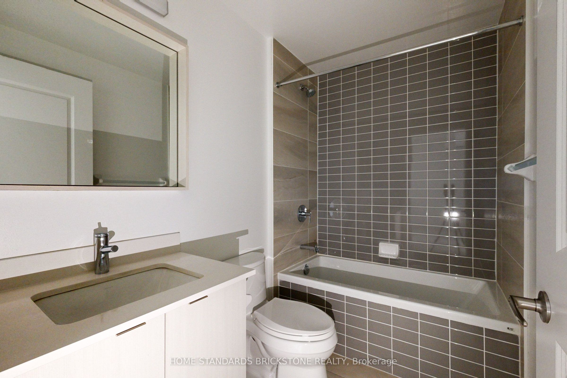 W13420778 Property Photo 7