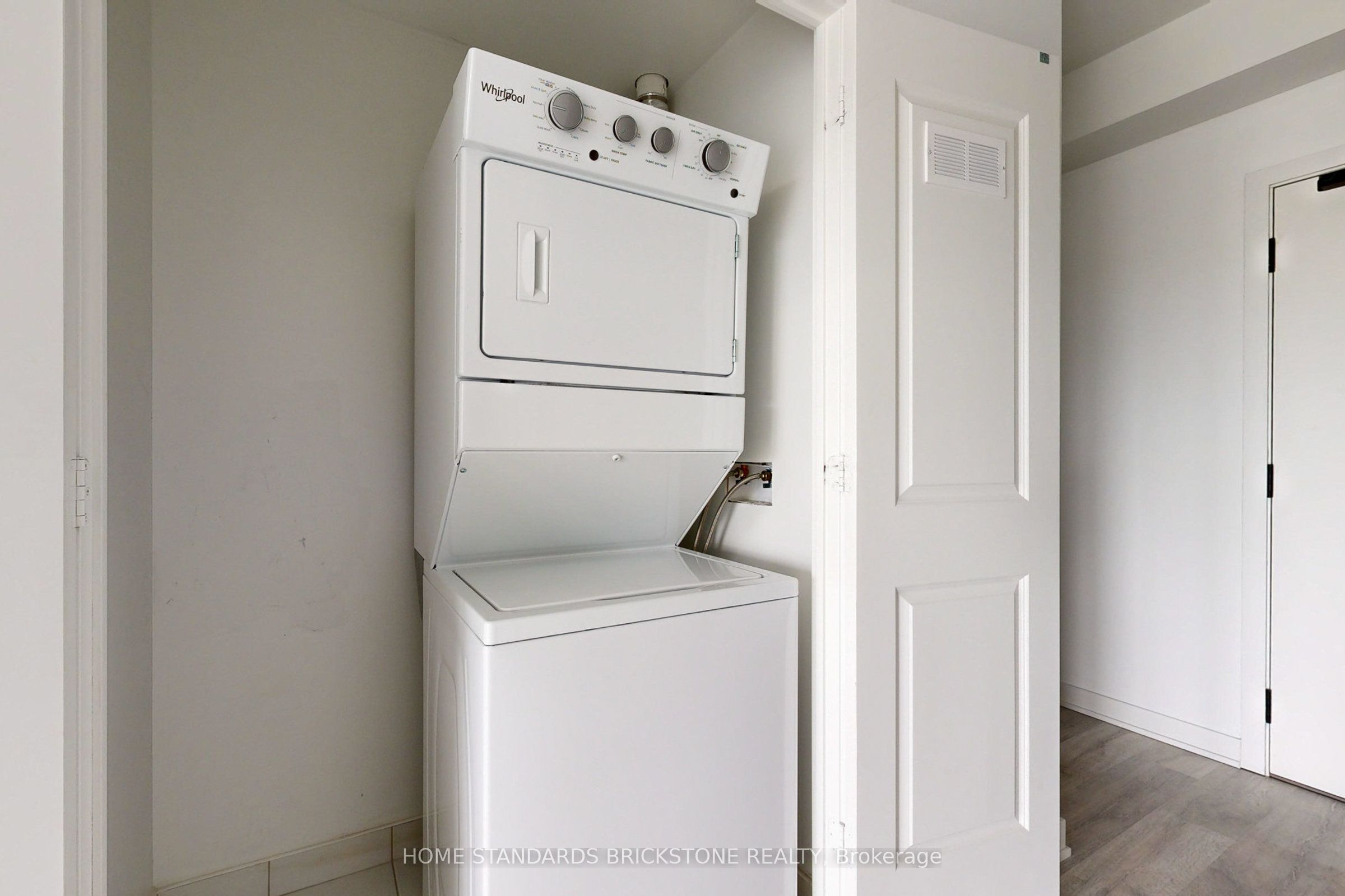 W13420778 Property Photo 8