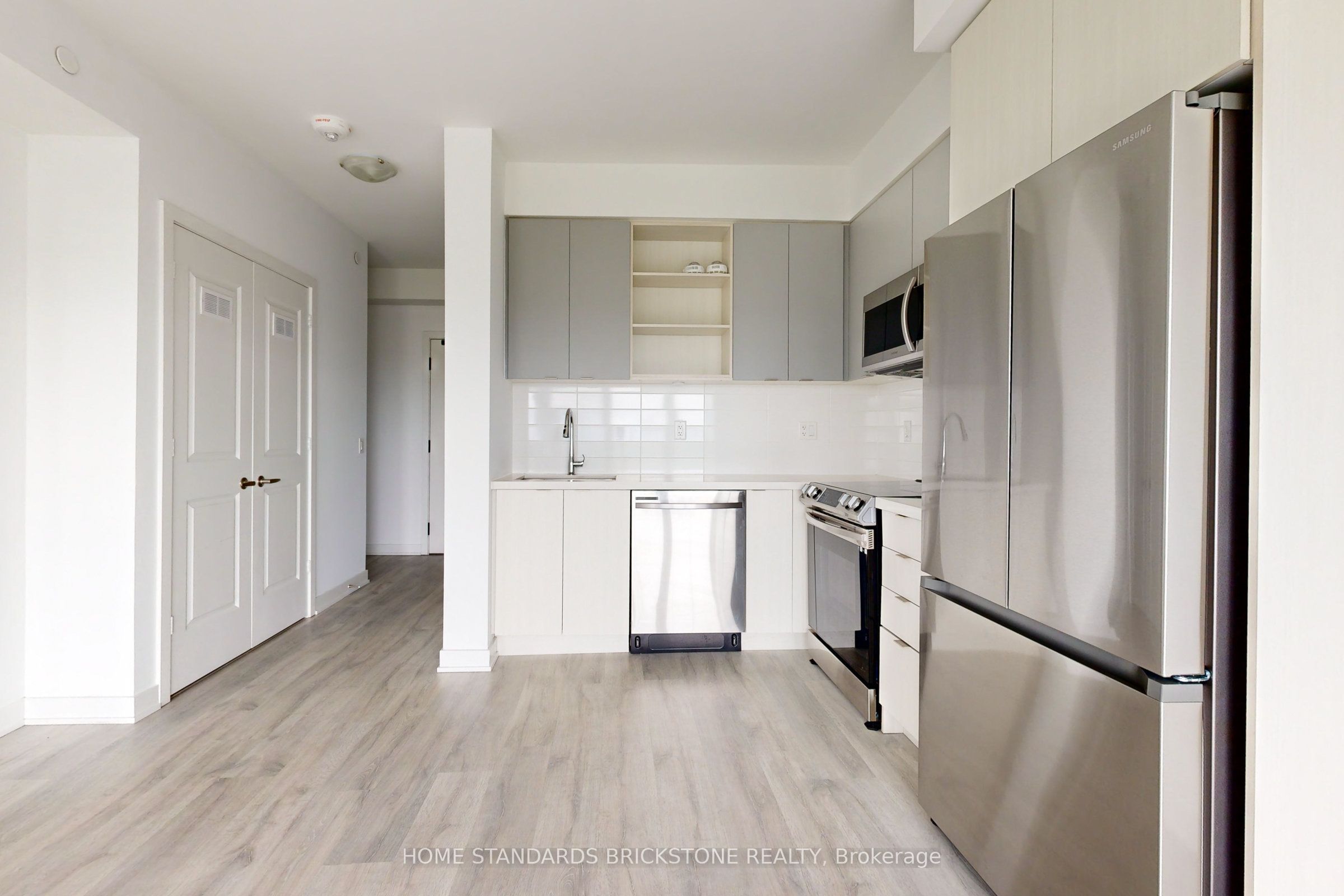 W13420778 Property Photo 11