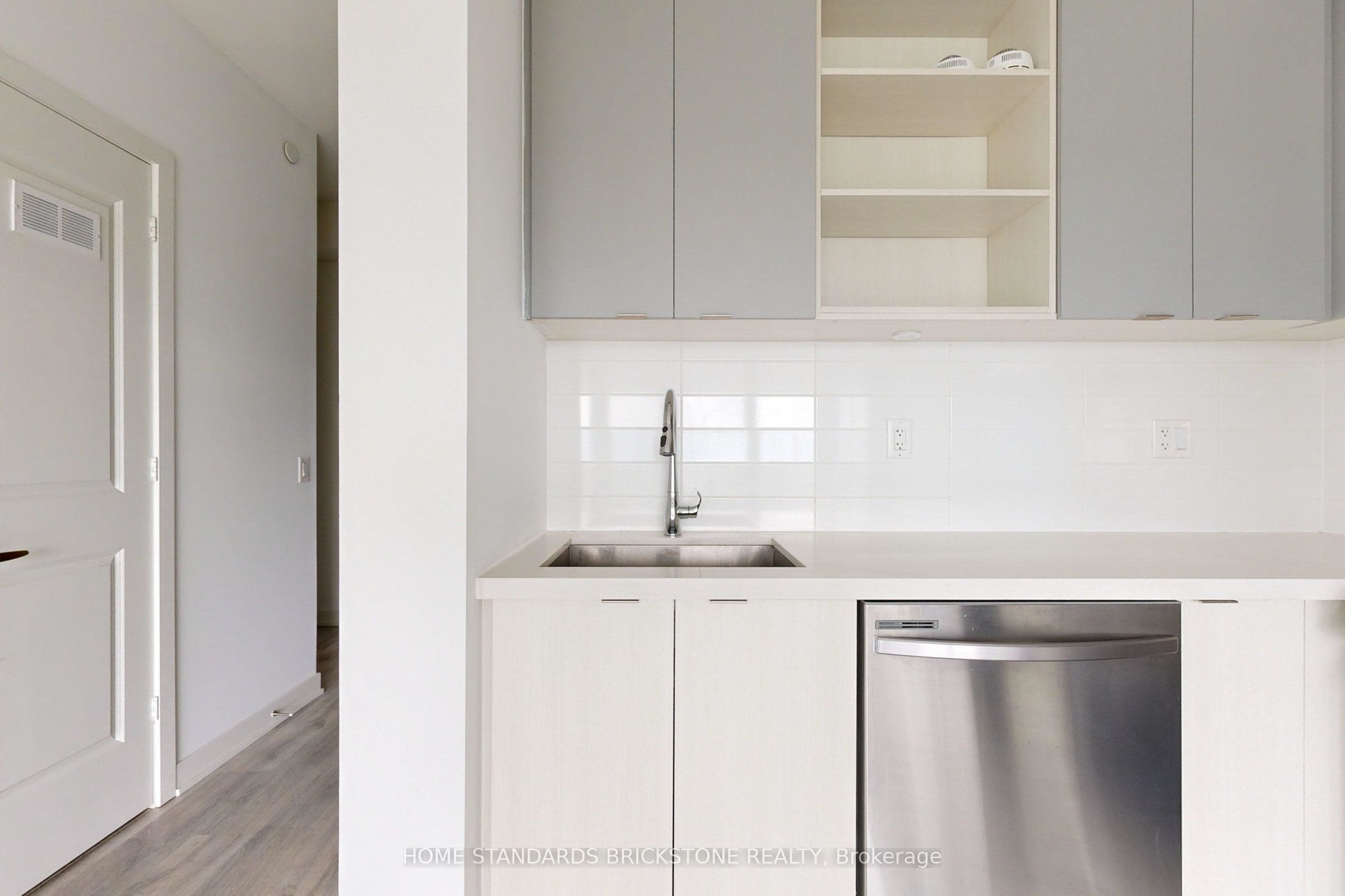 W13420778 Property Photo 12