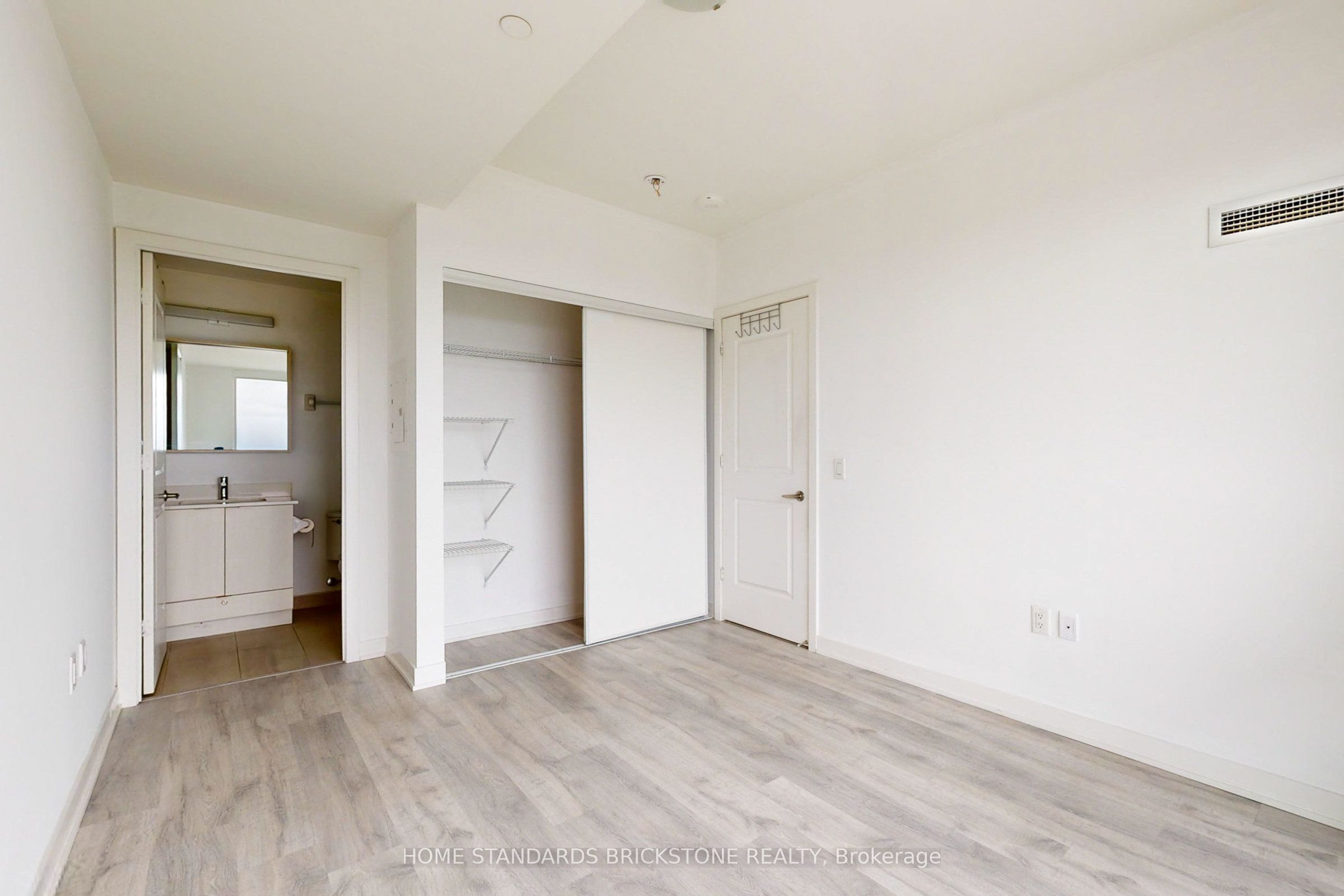 W13420778 Property Photo 21