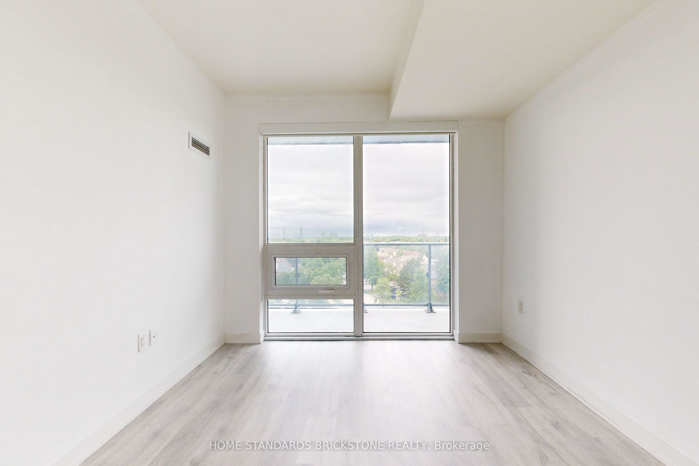 W13420778 Property Photo 22