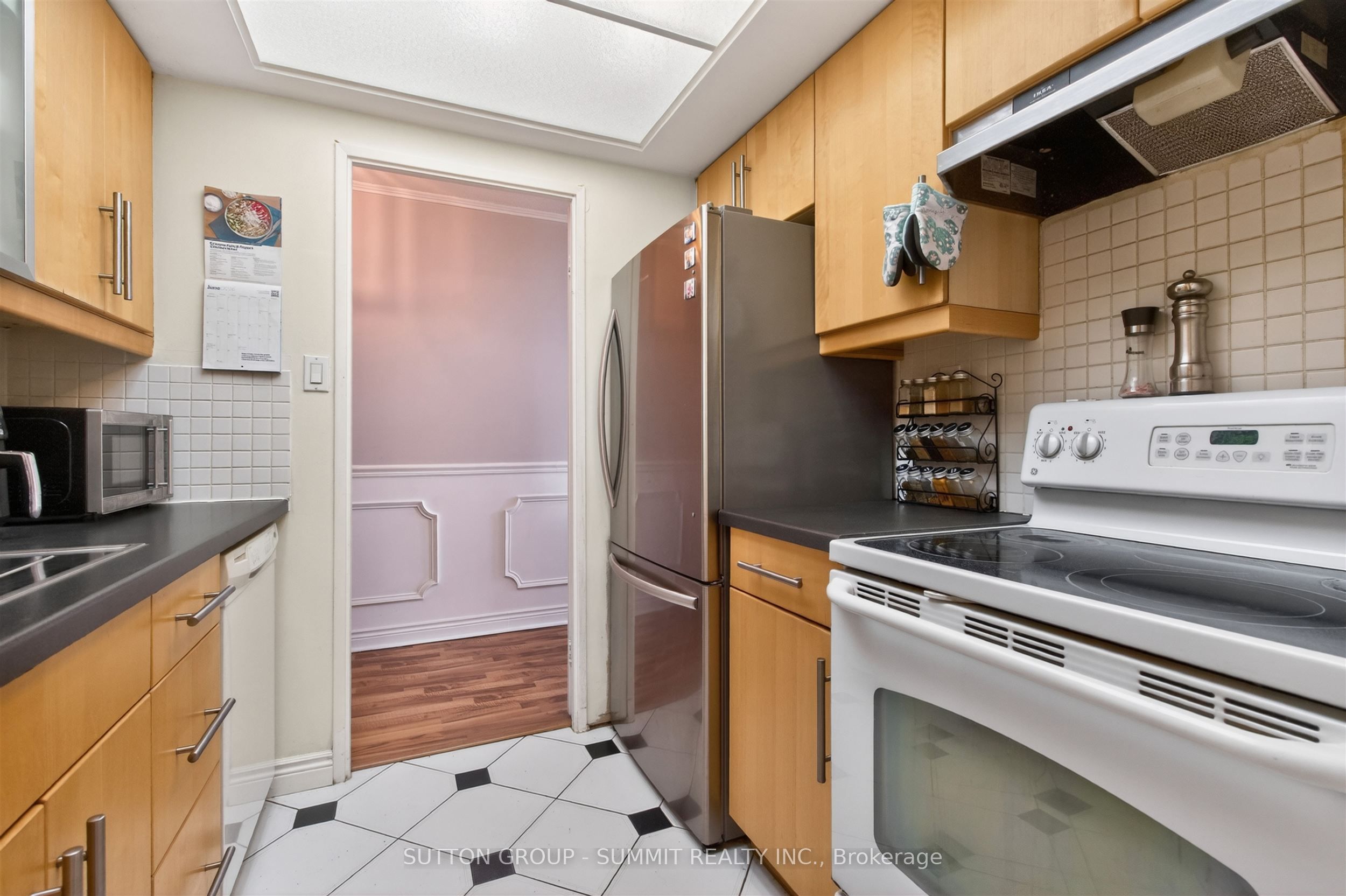1535 Lakeshore Road E 1606 Property Photo 4