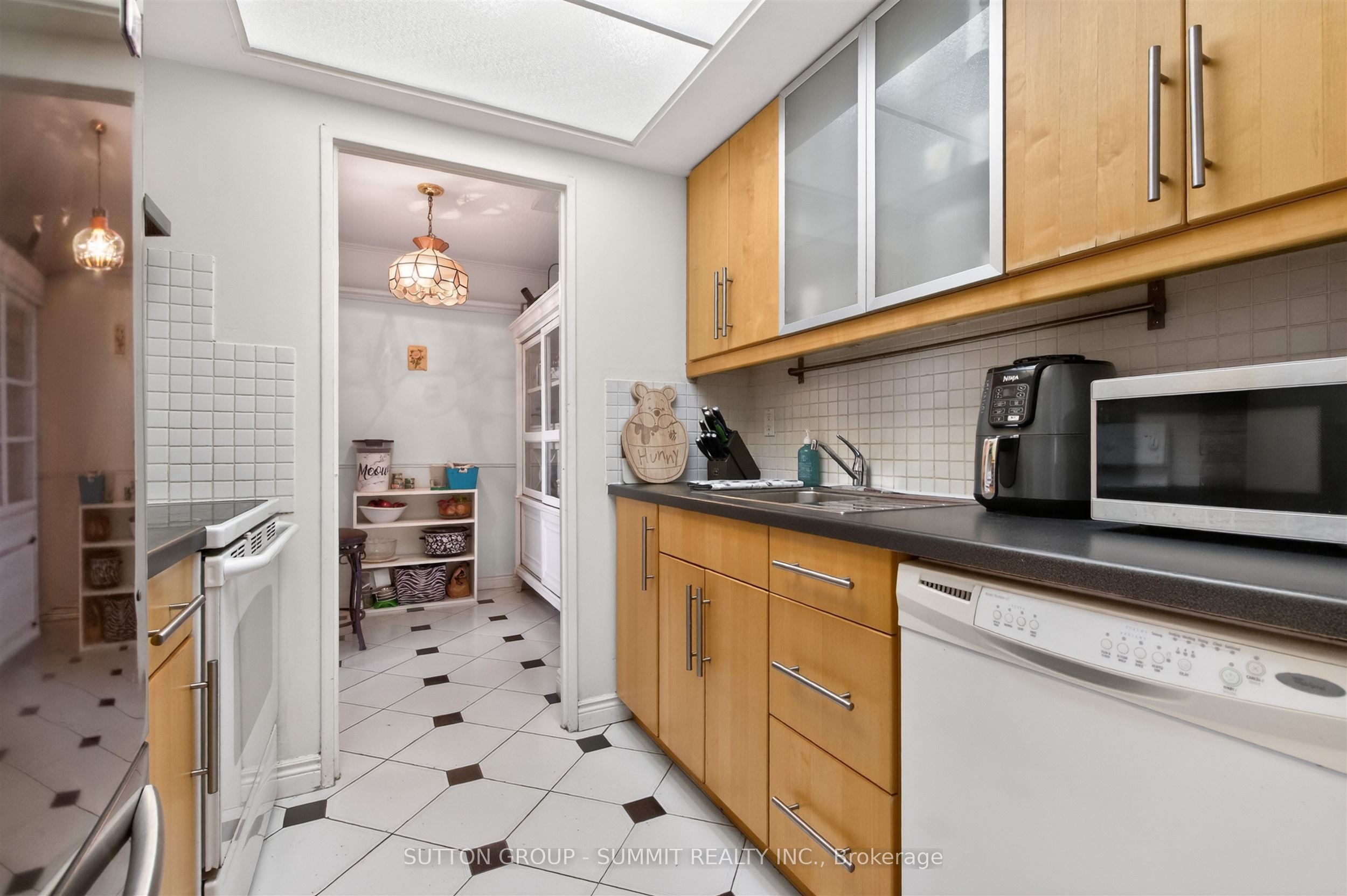 1535 Lakeshore Road E 1606 Property Photo 5
