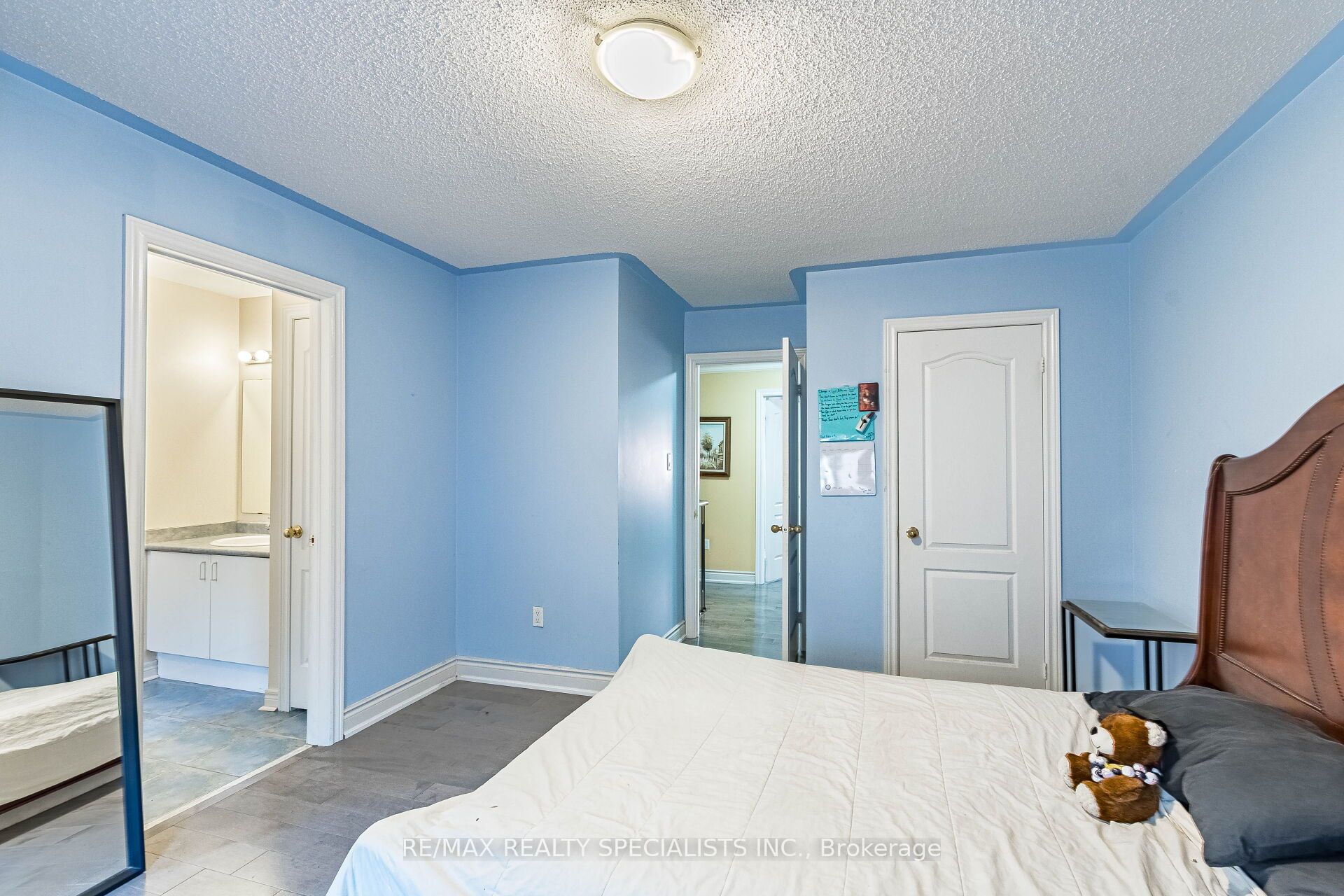 49 Maisonneuve Boulevard Property Photo 35