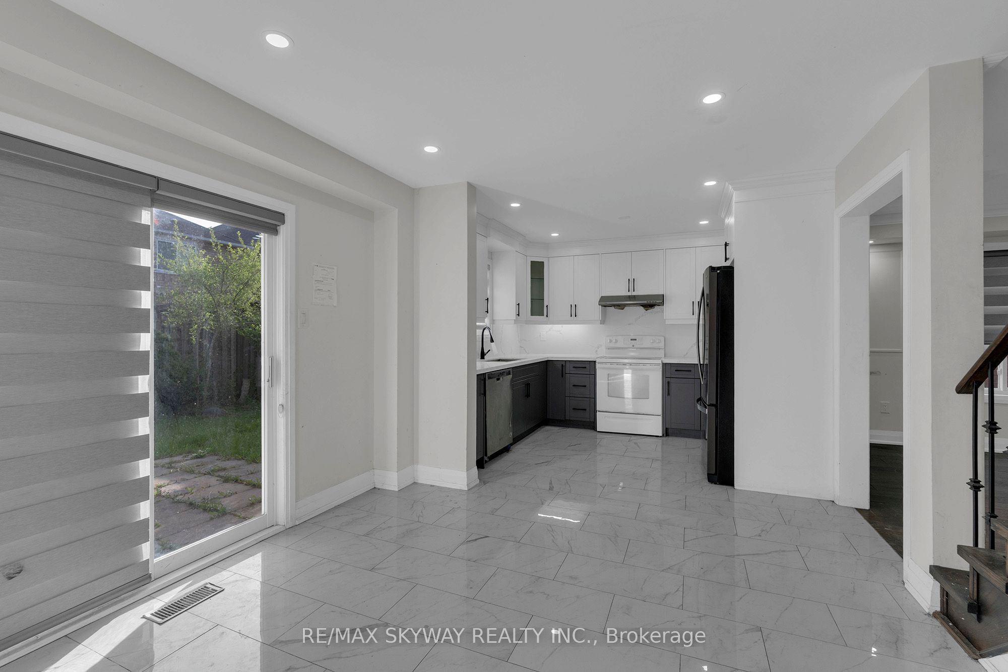 92 Charleswood Circle Property Photo 13