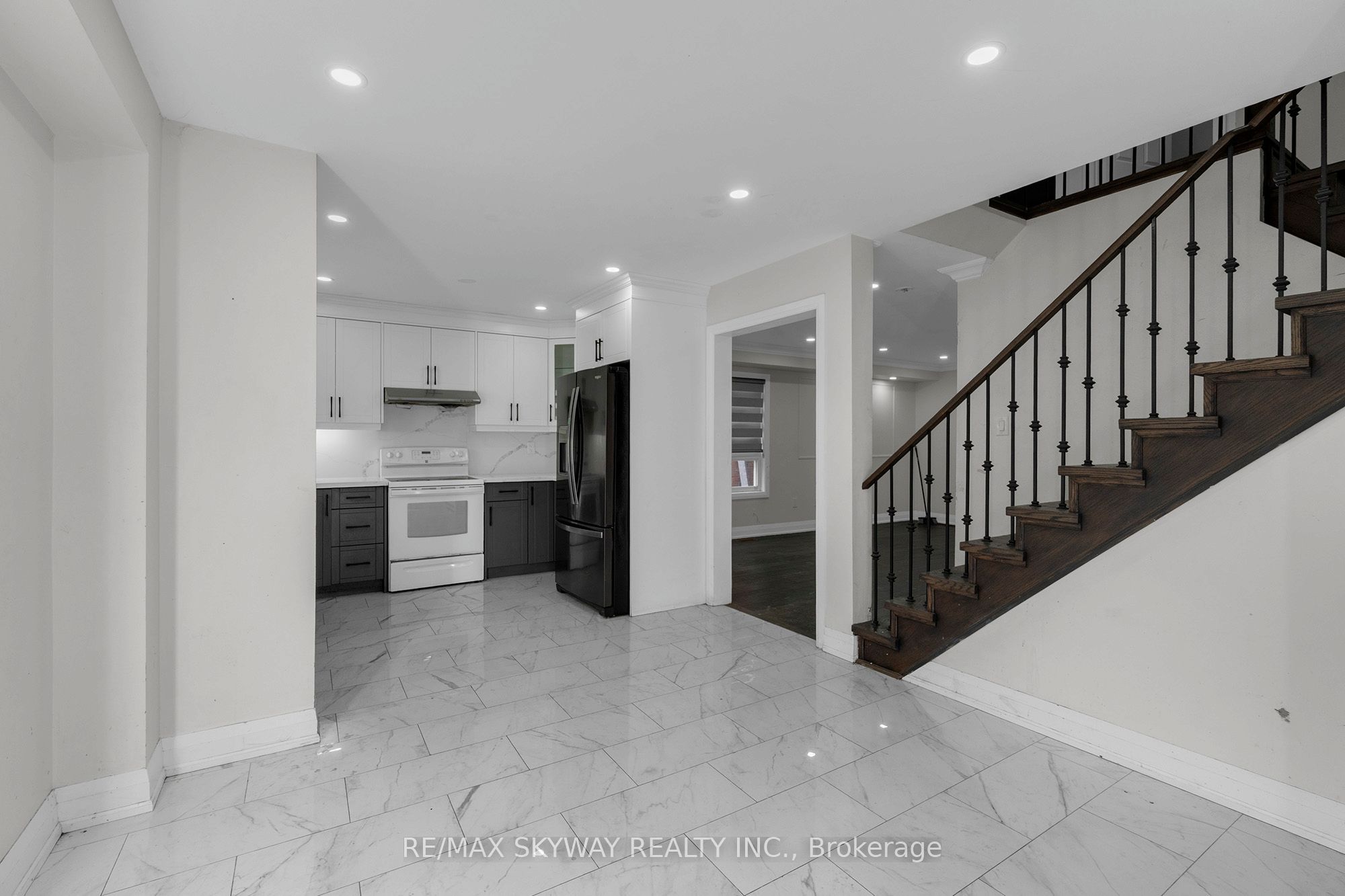 92 Charleswood Circle Property Photo 14