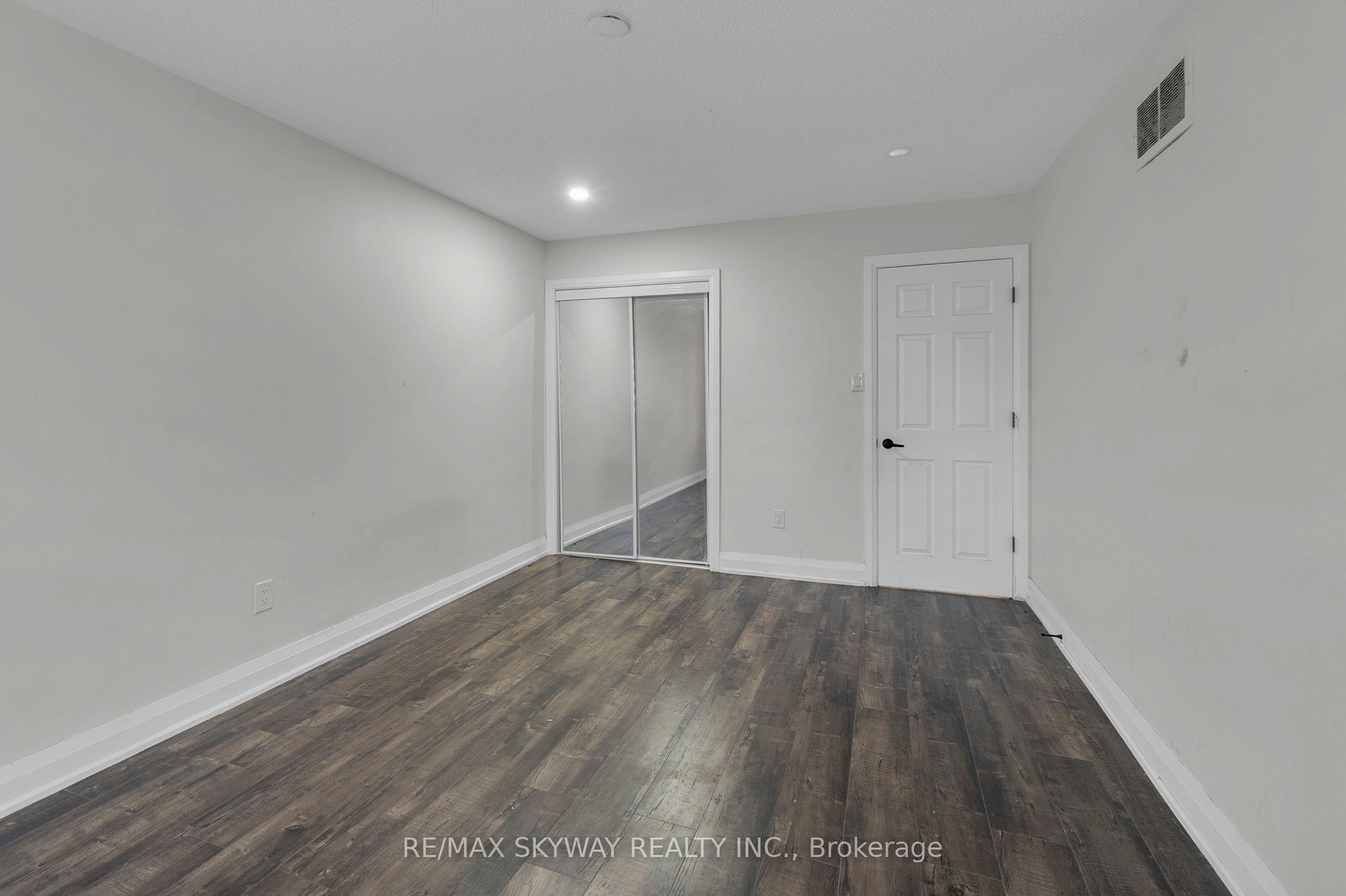 92 Charleswood Circle Property Photo 27